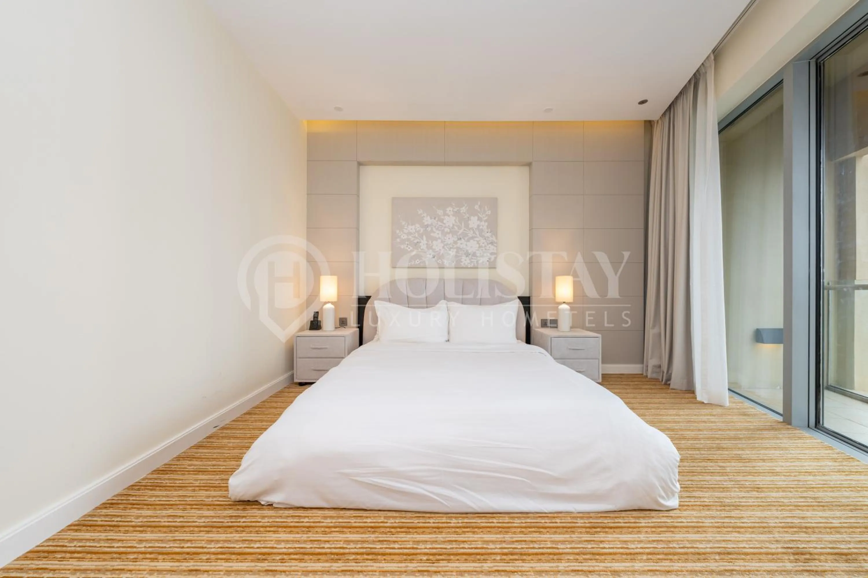 Bed in Holistay Luxury Homes - Burj khalifa view - Direct Access Dubai Mall