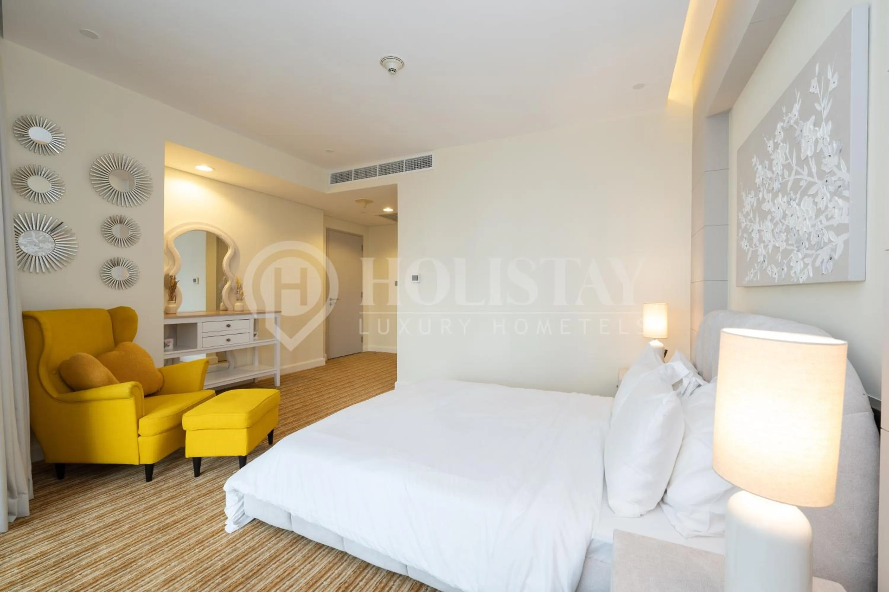 Bed in Holistay Luxury Homes - Burj khalifa view - Direct Access Dubai Mall