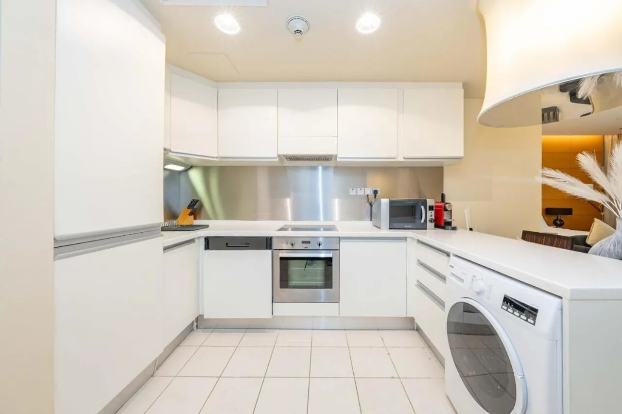 Kitchen or kitchenette in Holistay Luxury Homes - Burj khalifa view - Direct Access Dubai Mall