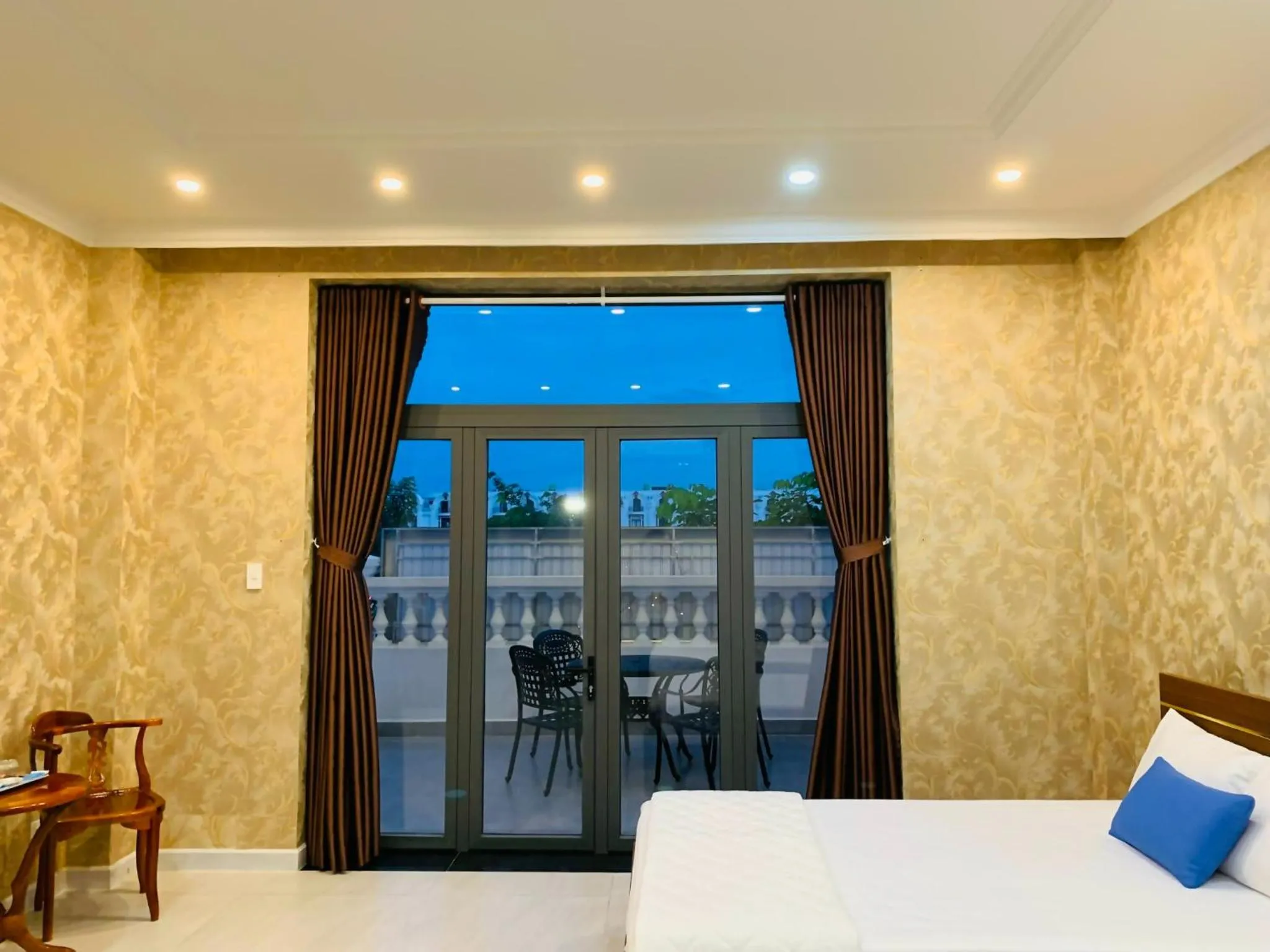 Balcony/Terrace, Bed in Ngọc Mai Hotel