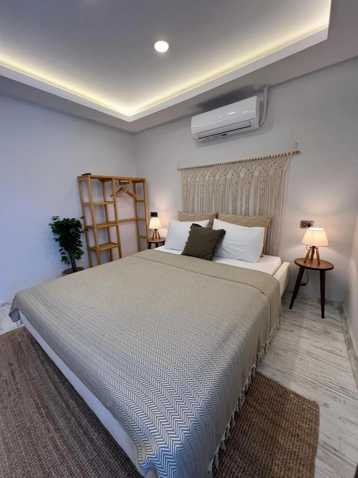 Photo of the whole room, Bed in Dia Urla