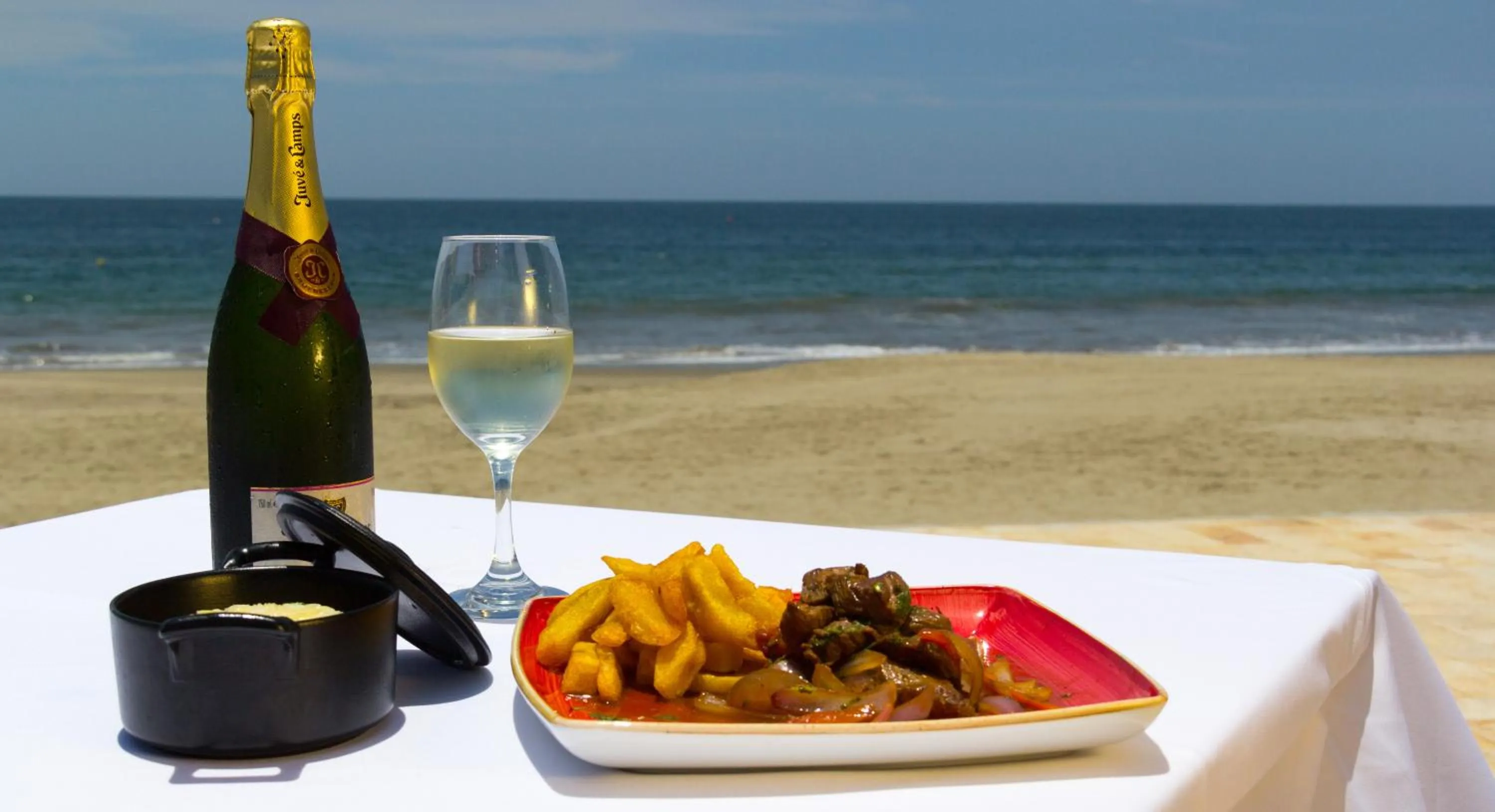 Restaurant/places to eat in Punta Sal Suites & Bungalows Resort