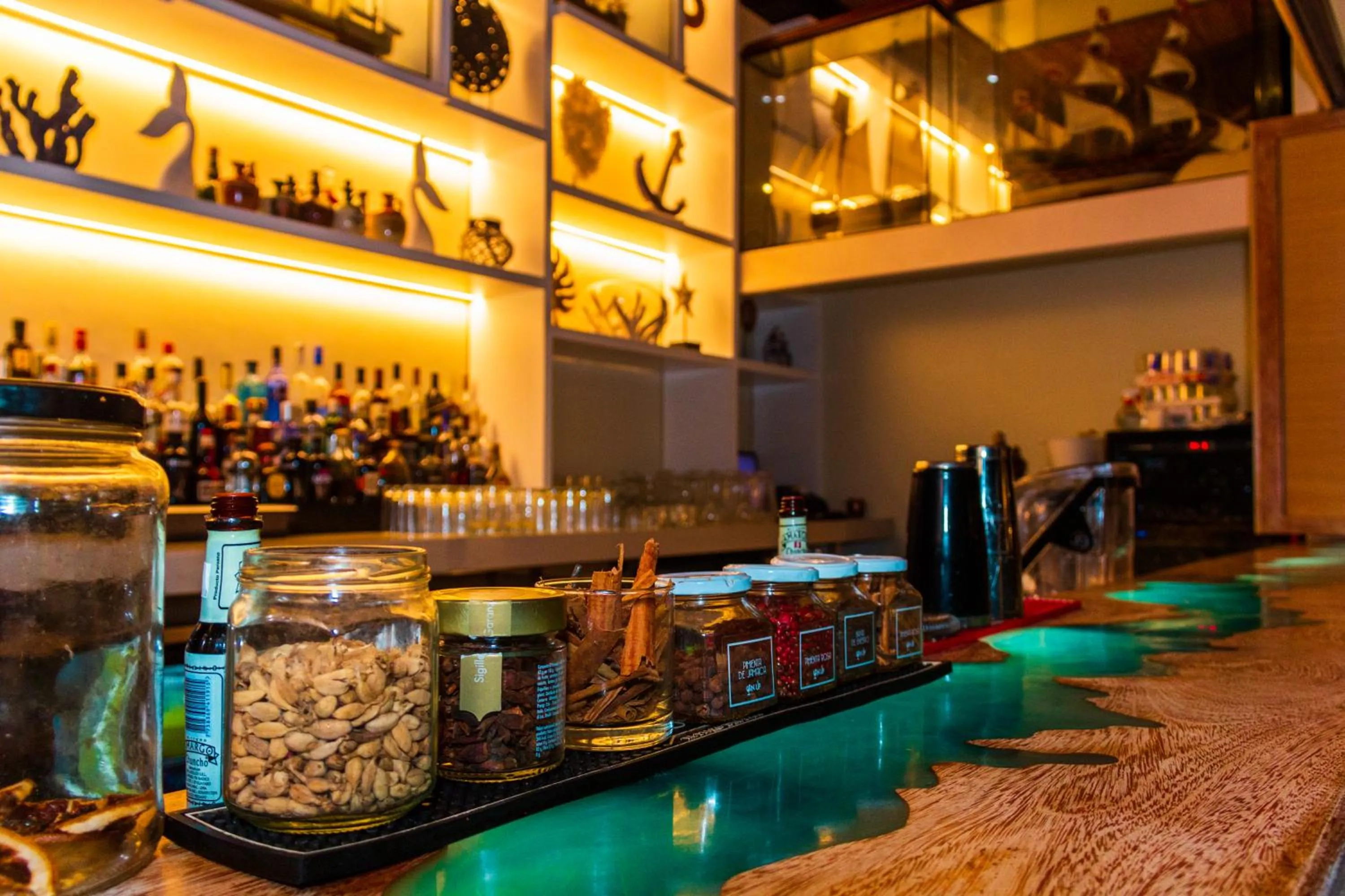 Lounge or bar in Punta Sal Suites & Bungalows Resort