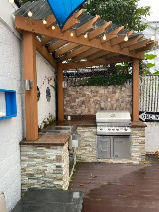 Casa Rosado @ NYC Home Pool Firepit Parking Ferry