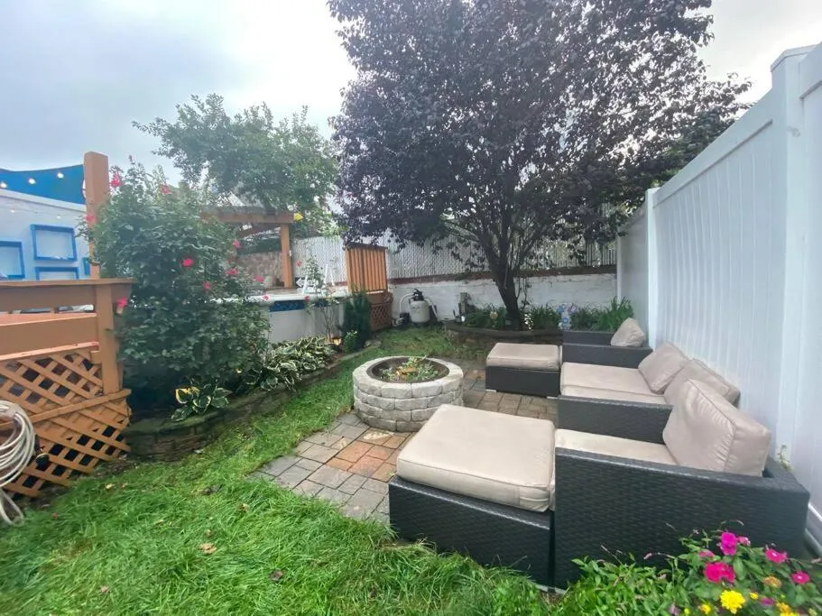 Casa Rosado @ NYC Home Pool Firepit Parking Ferry