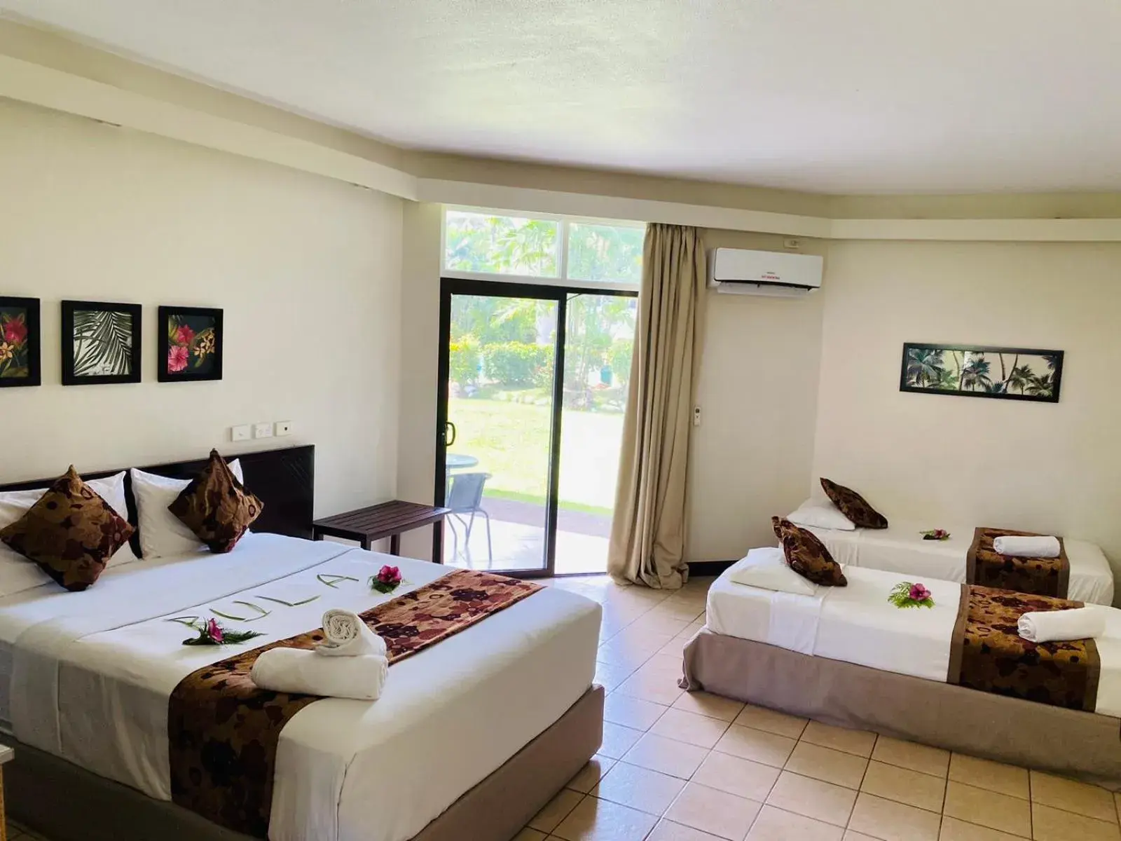 Family Room in Hotel Oasis Family Room in Hotel Oasis