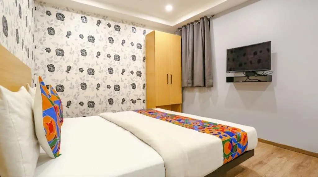 Bed in Hotel BluSky GaganVihar