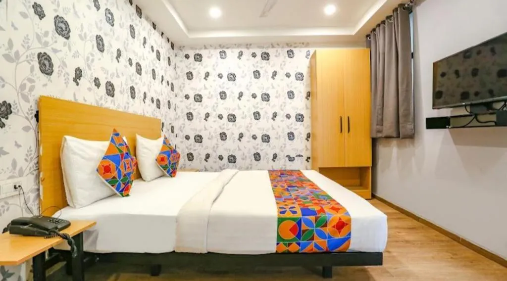 Bed in Hotel BluSky GaganVihar