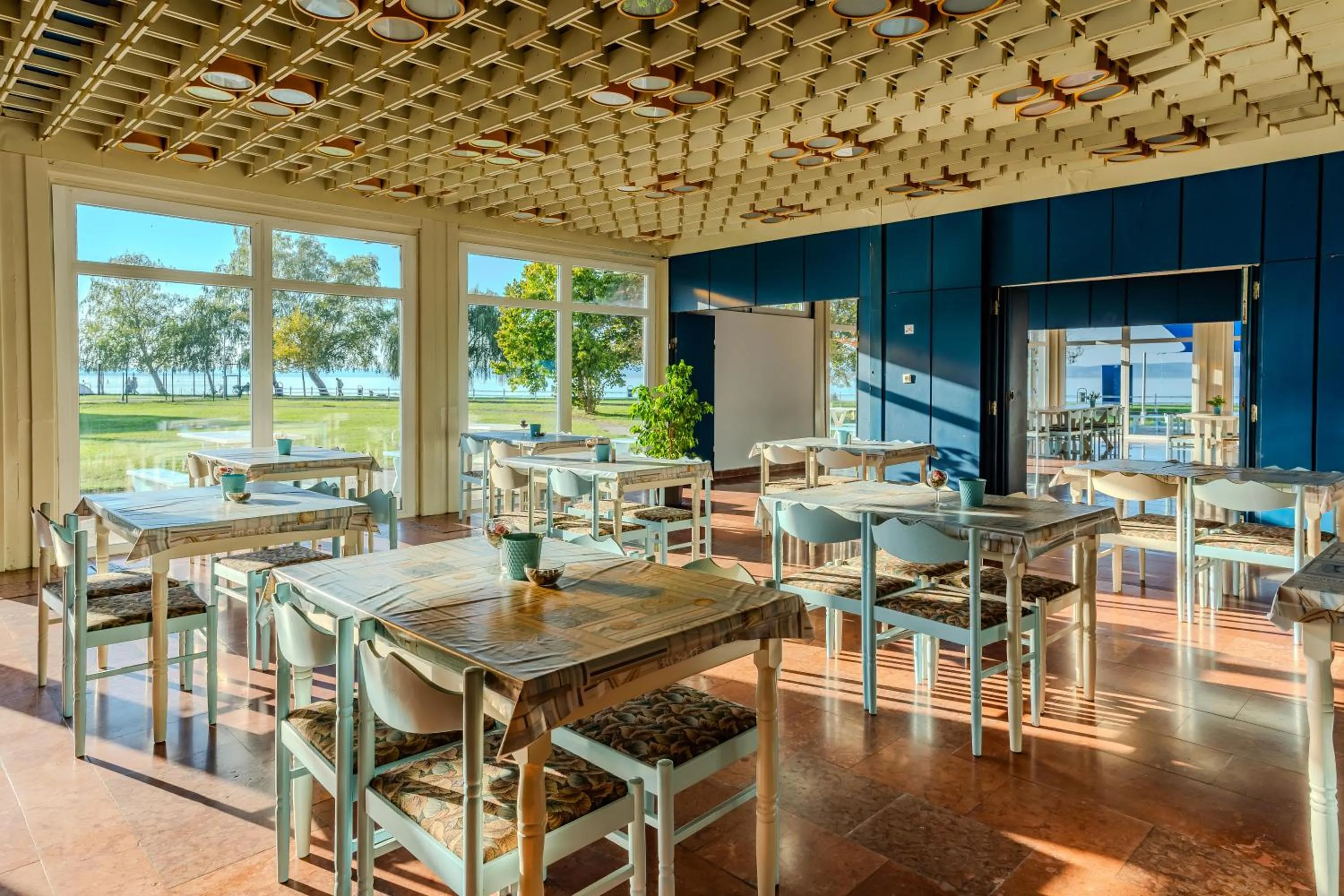 Restaurant/places to eat in Plazs Hotel Siófok