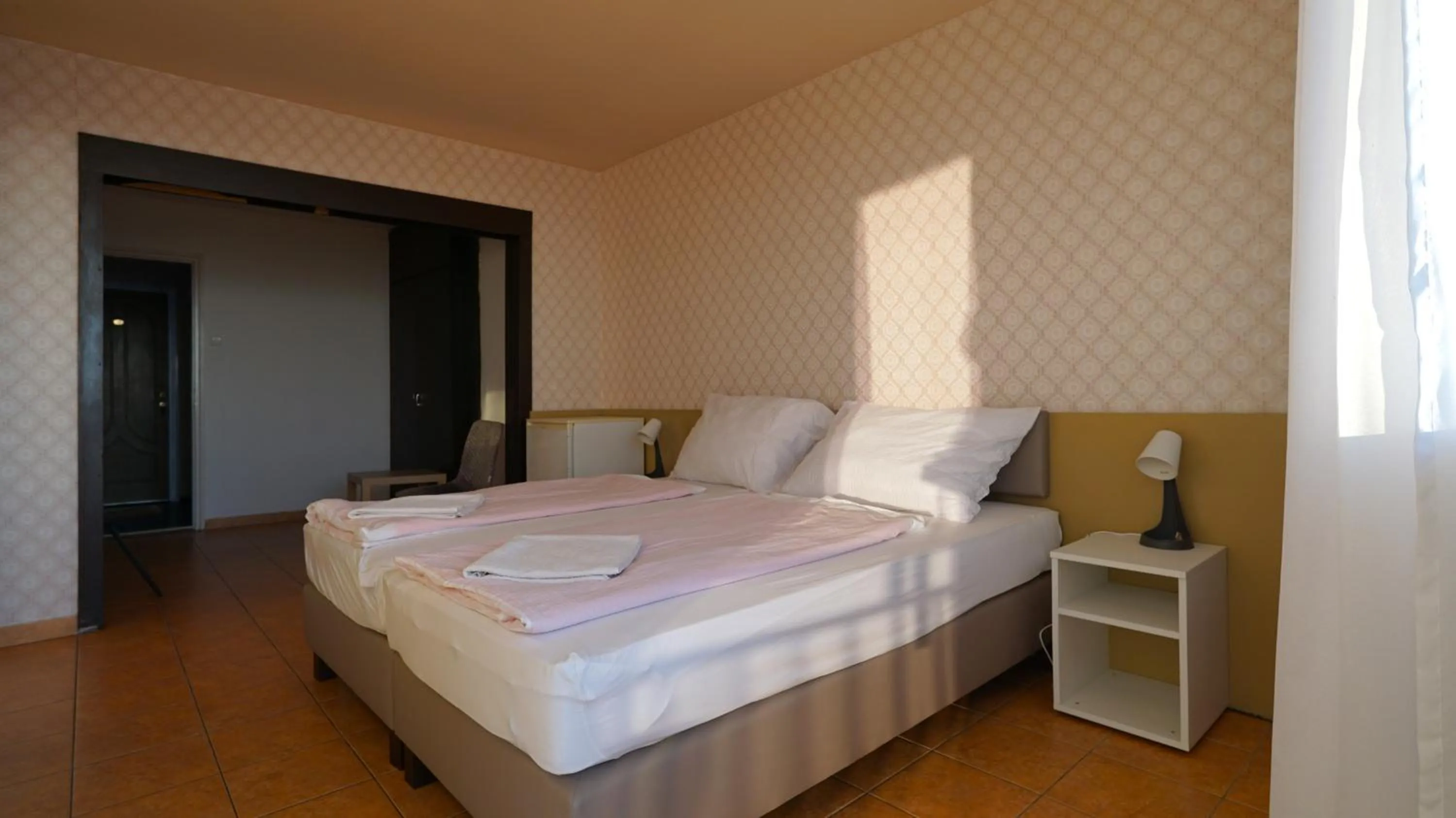 Bedroom, Bed in Plazs Hotel Siófok