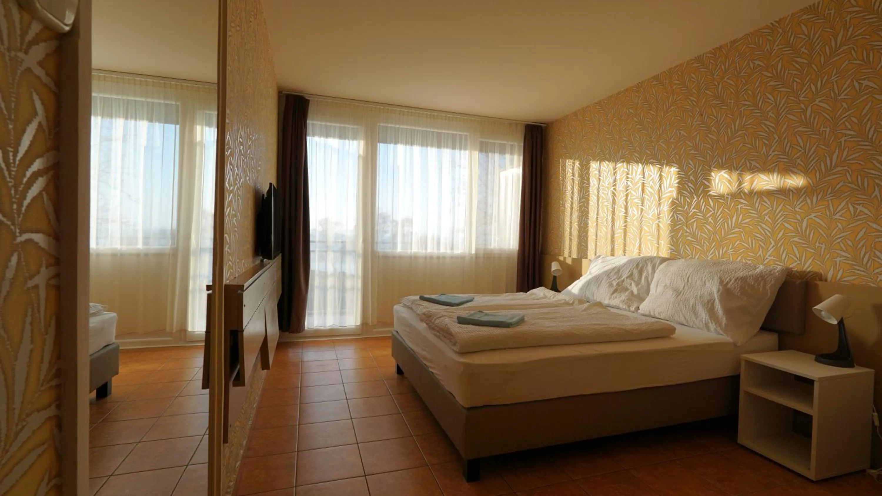 Photo of the whole room, Bed in Plazs Hotel Siófok