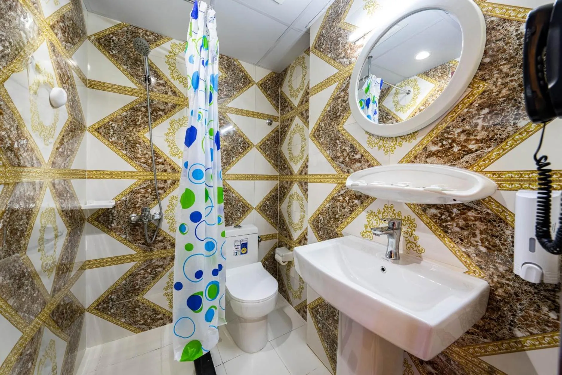 Shower in Tanha Hotel