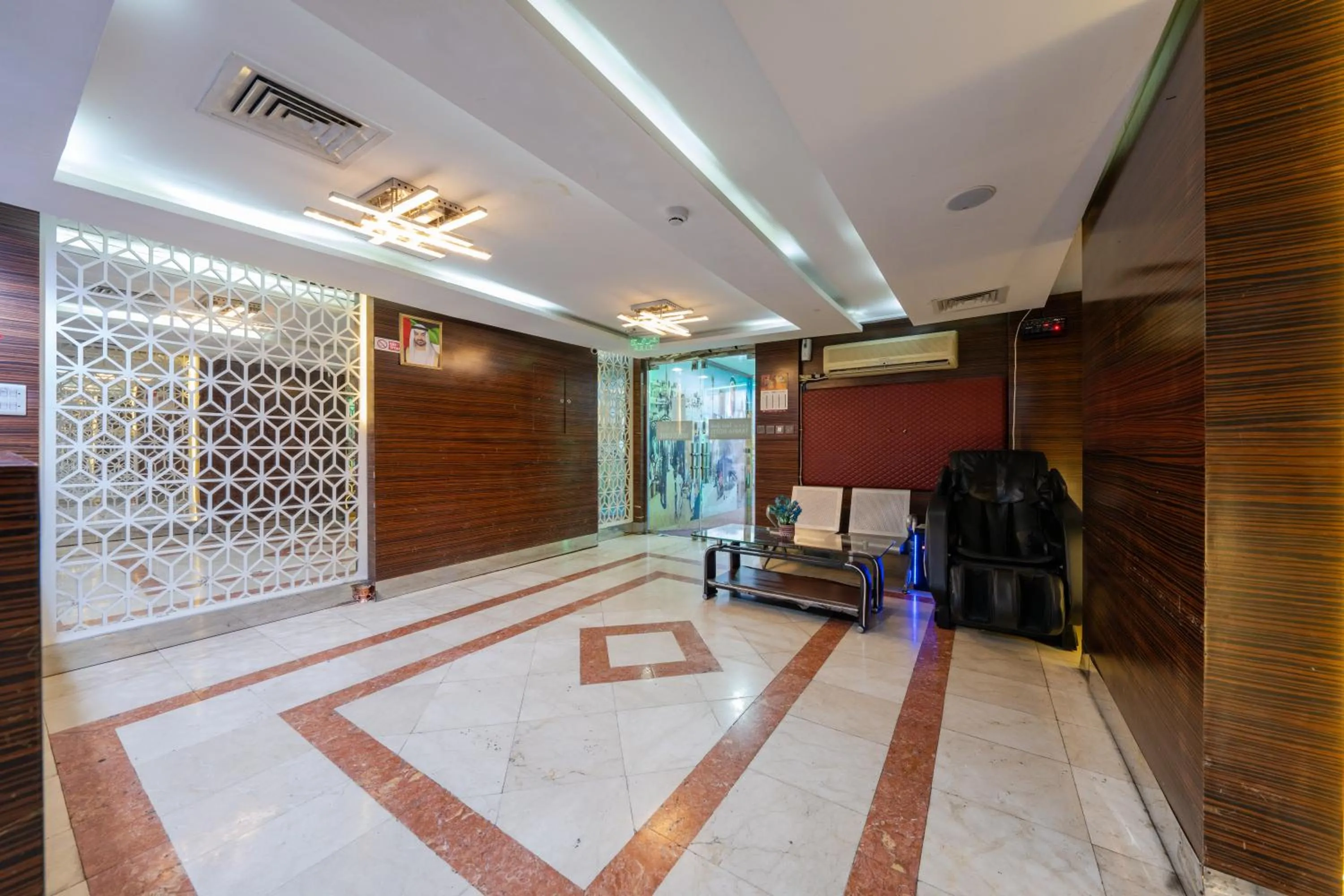 Lobby or reception in Tanha Hotel