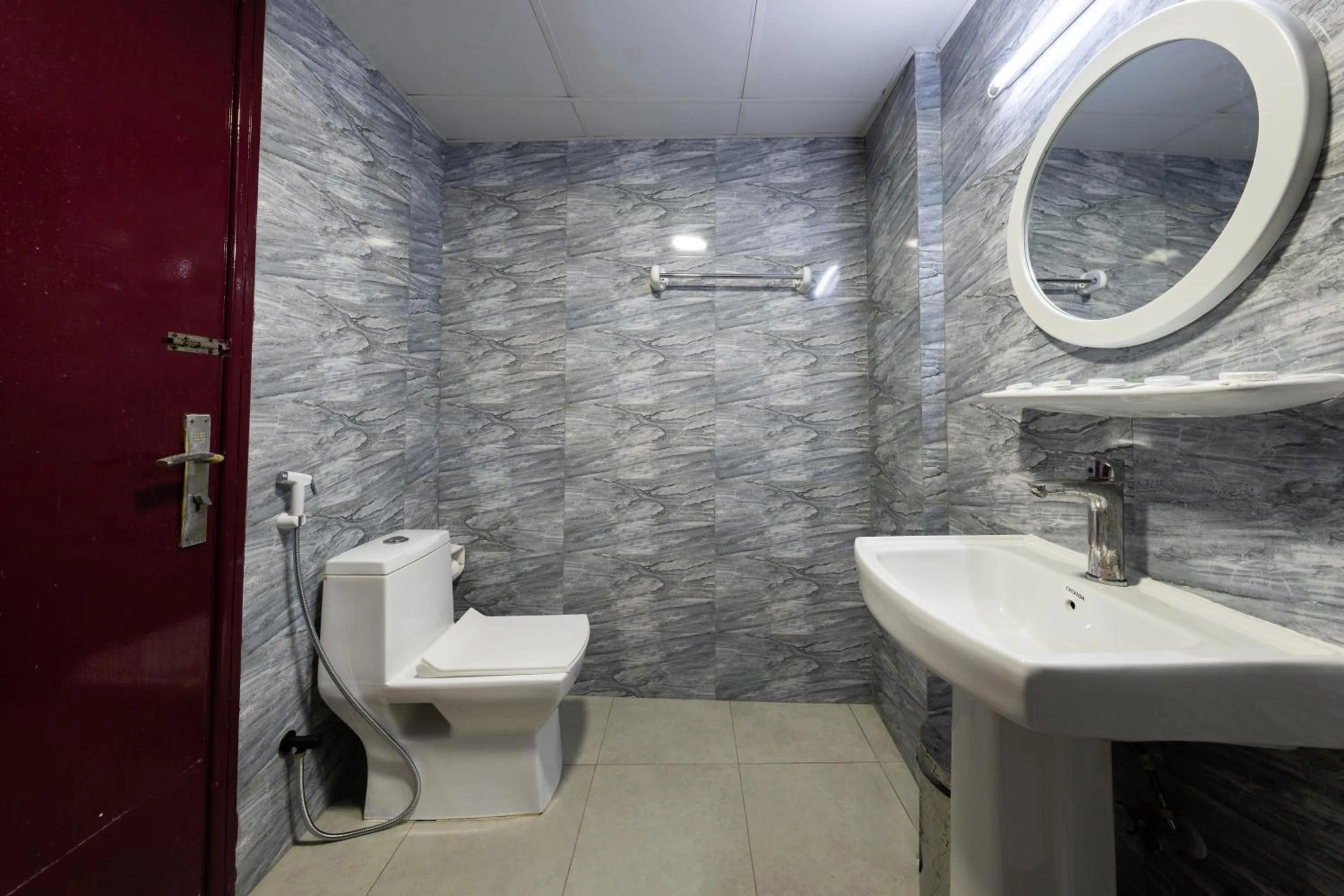 Shower in Tanha Hotel