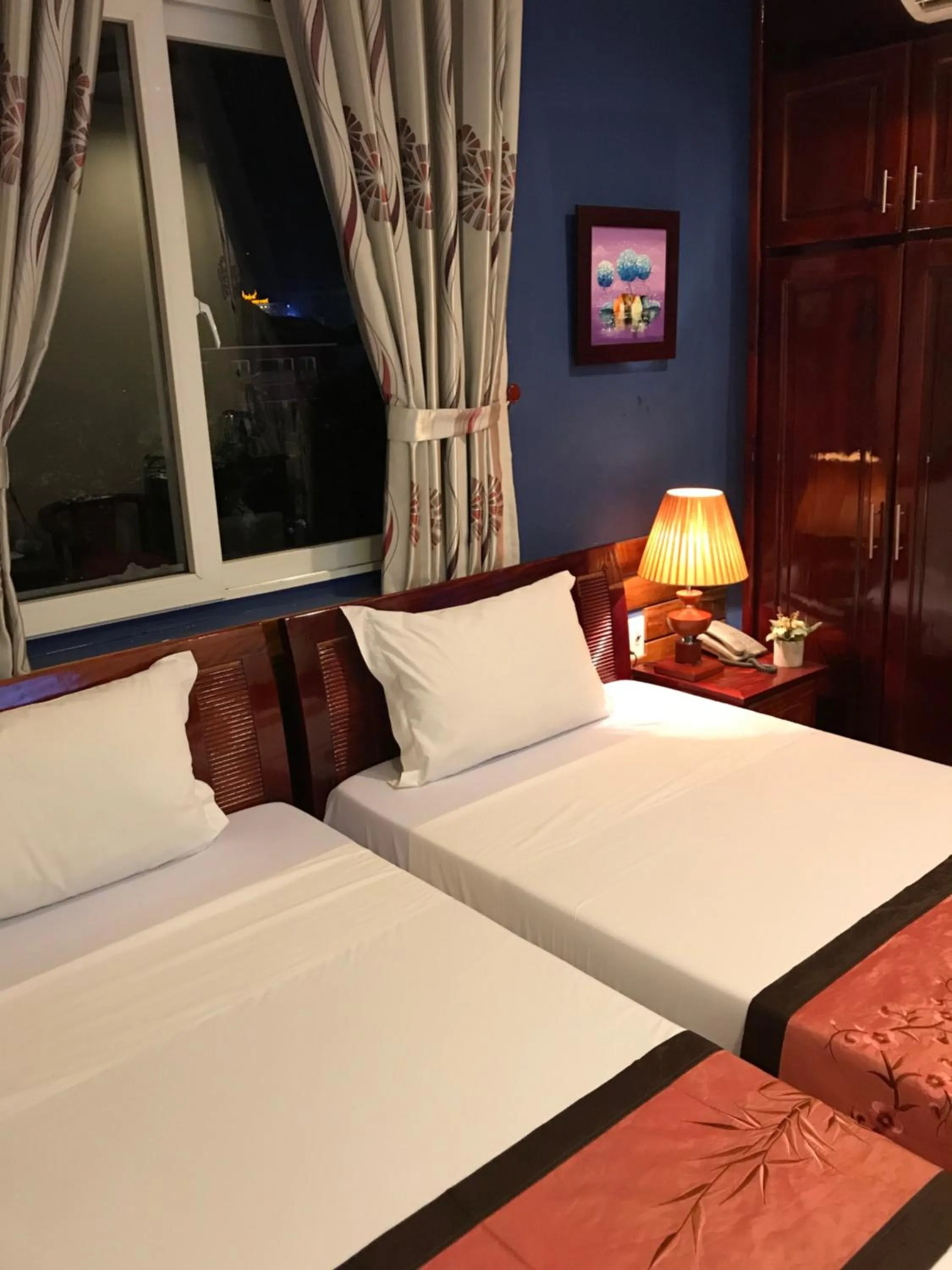 Bed in Sunny A Hotel