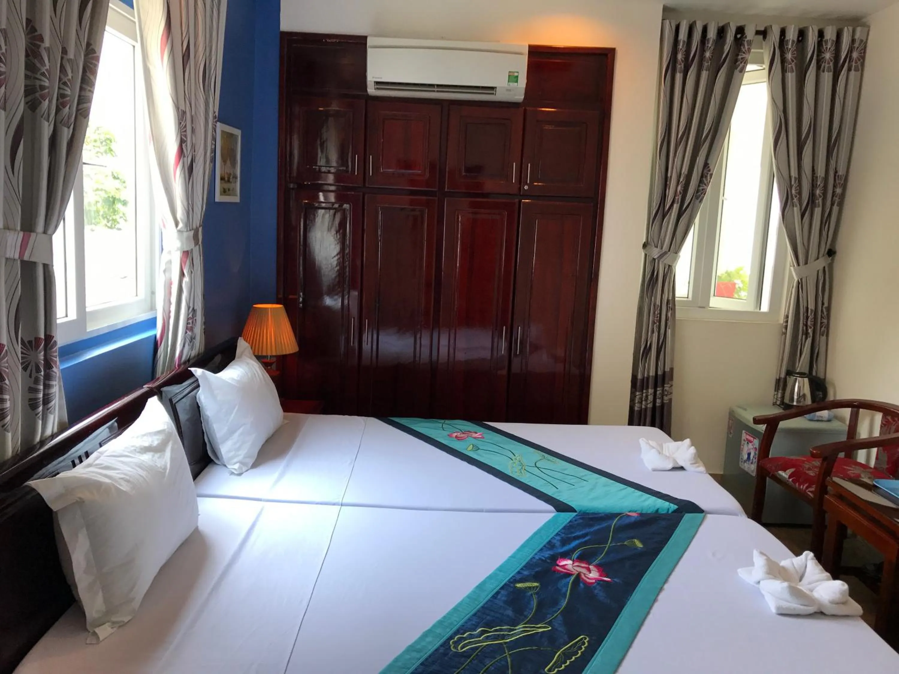 Bed in Sunny A Hotel