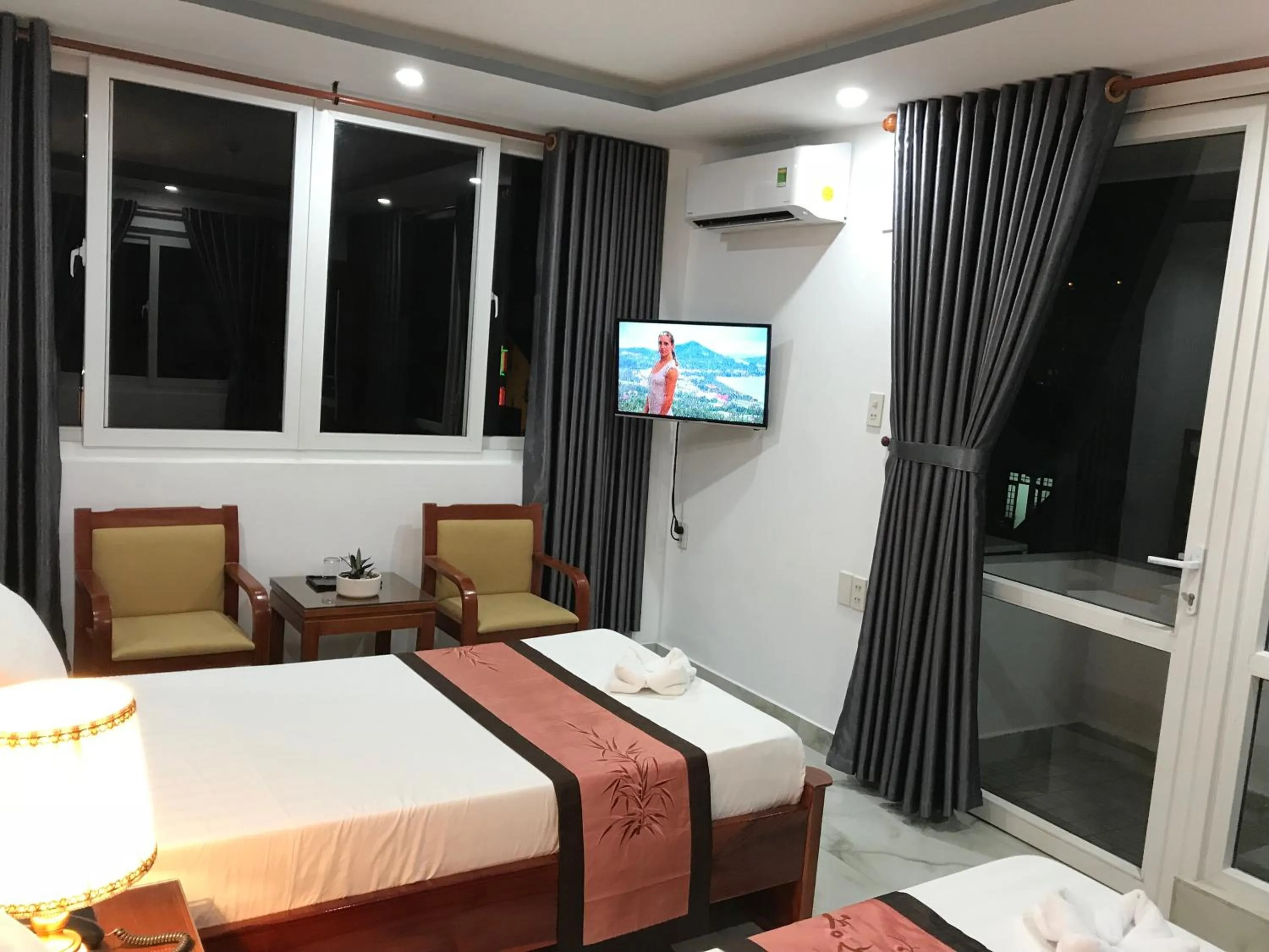 TV and multimedia, Bed in Sunny A Hotel