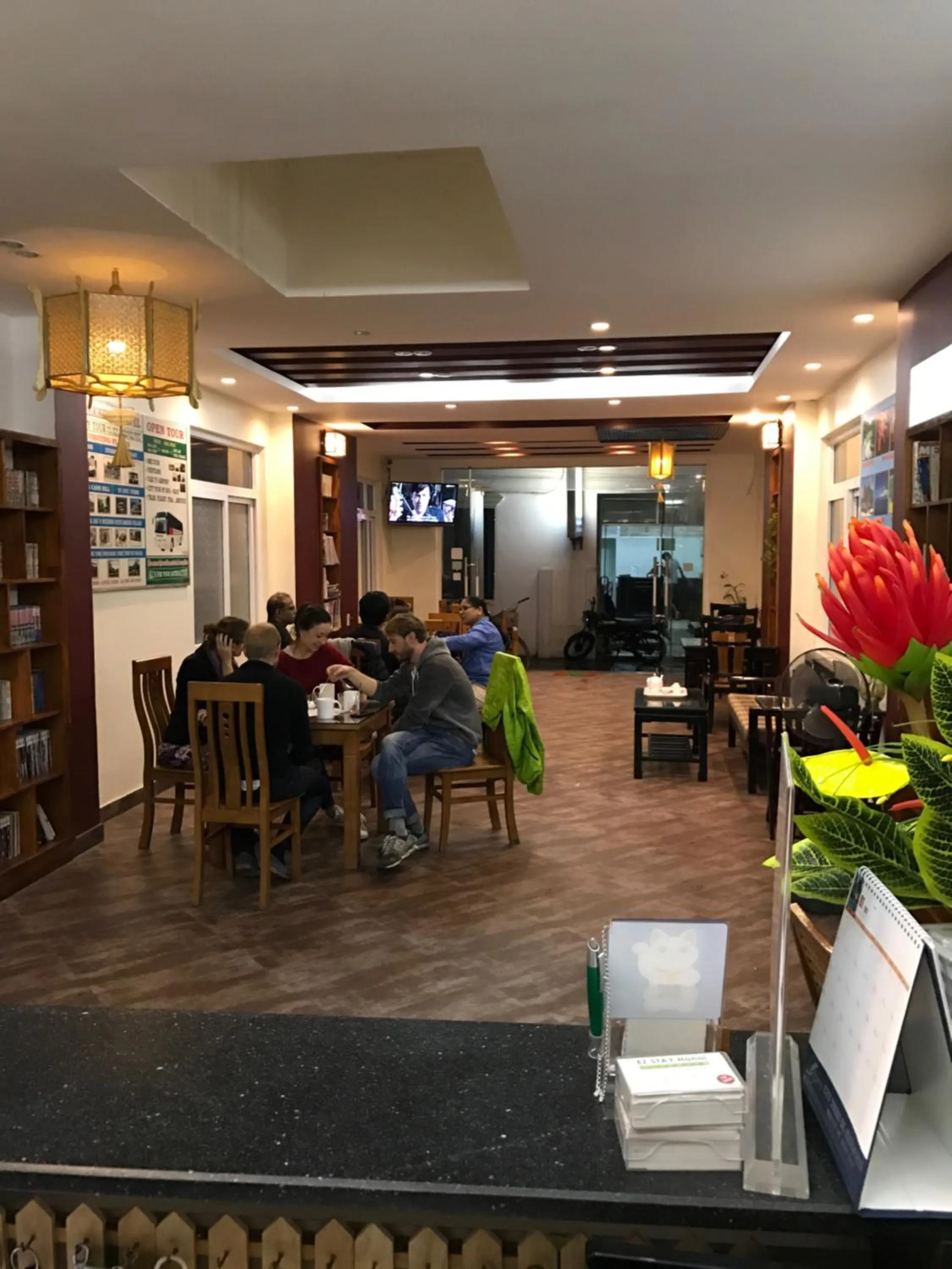 Restaurant/places to eat in Sunny A Hotel