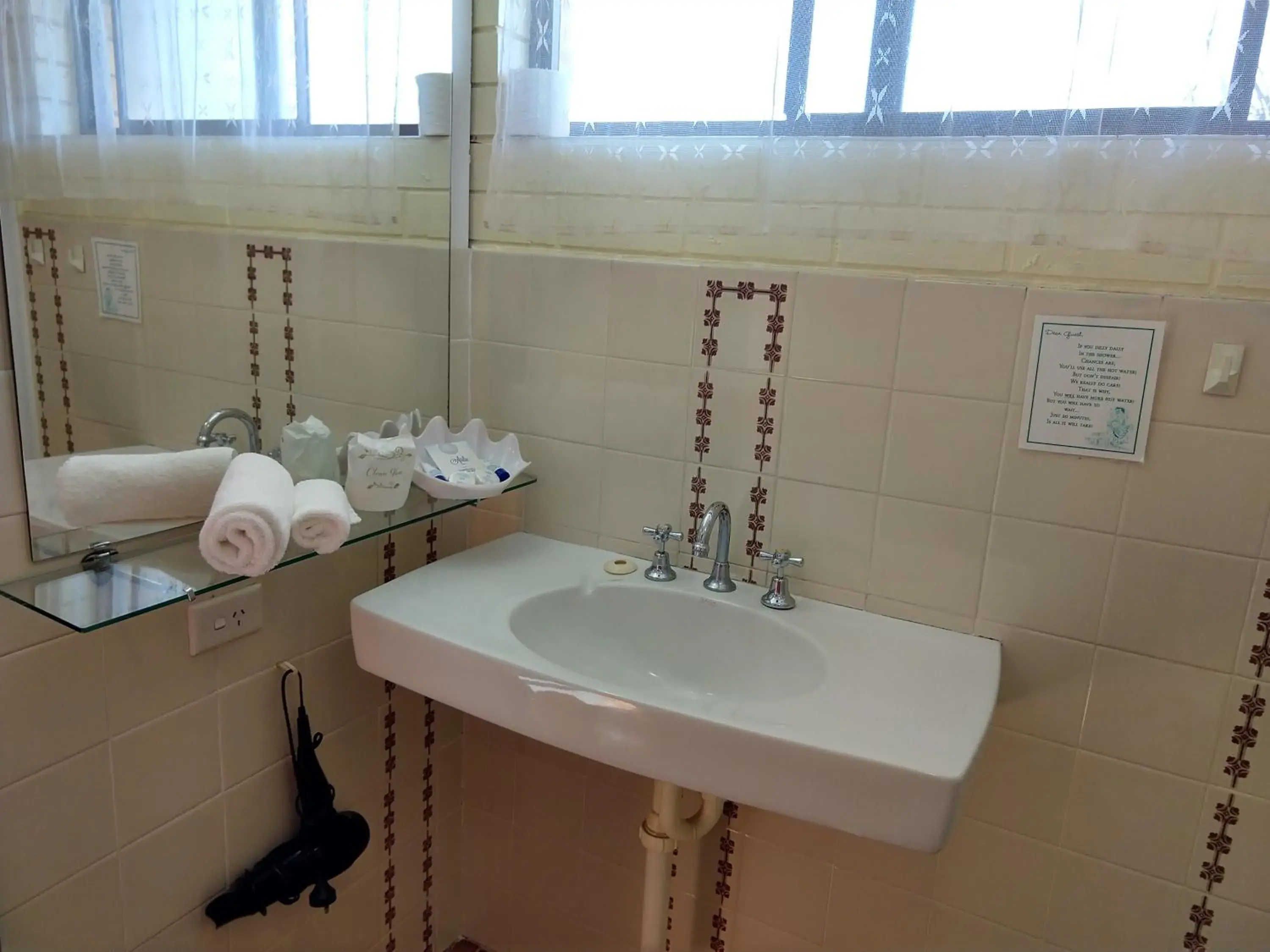 Queen Room - single occupancy in Goldrush Motel Young CBD Queen Room - single occupancy in Goldrush Motel Young CBD