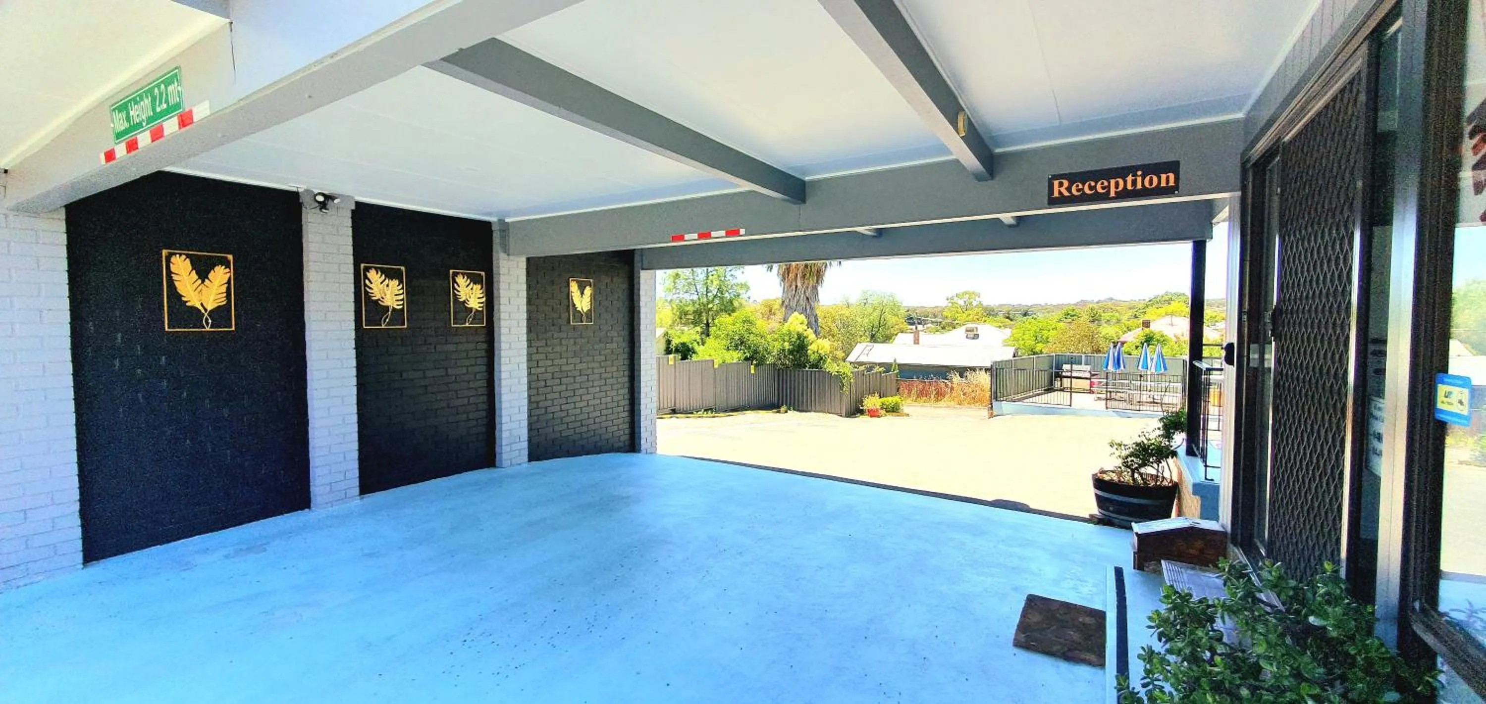 Bed in Goldrush Motel Young CBD