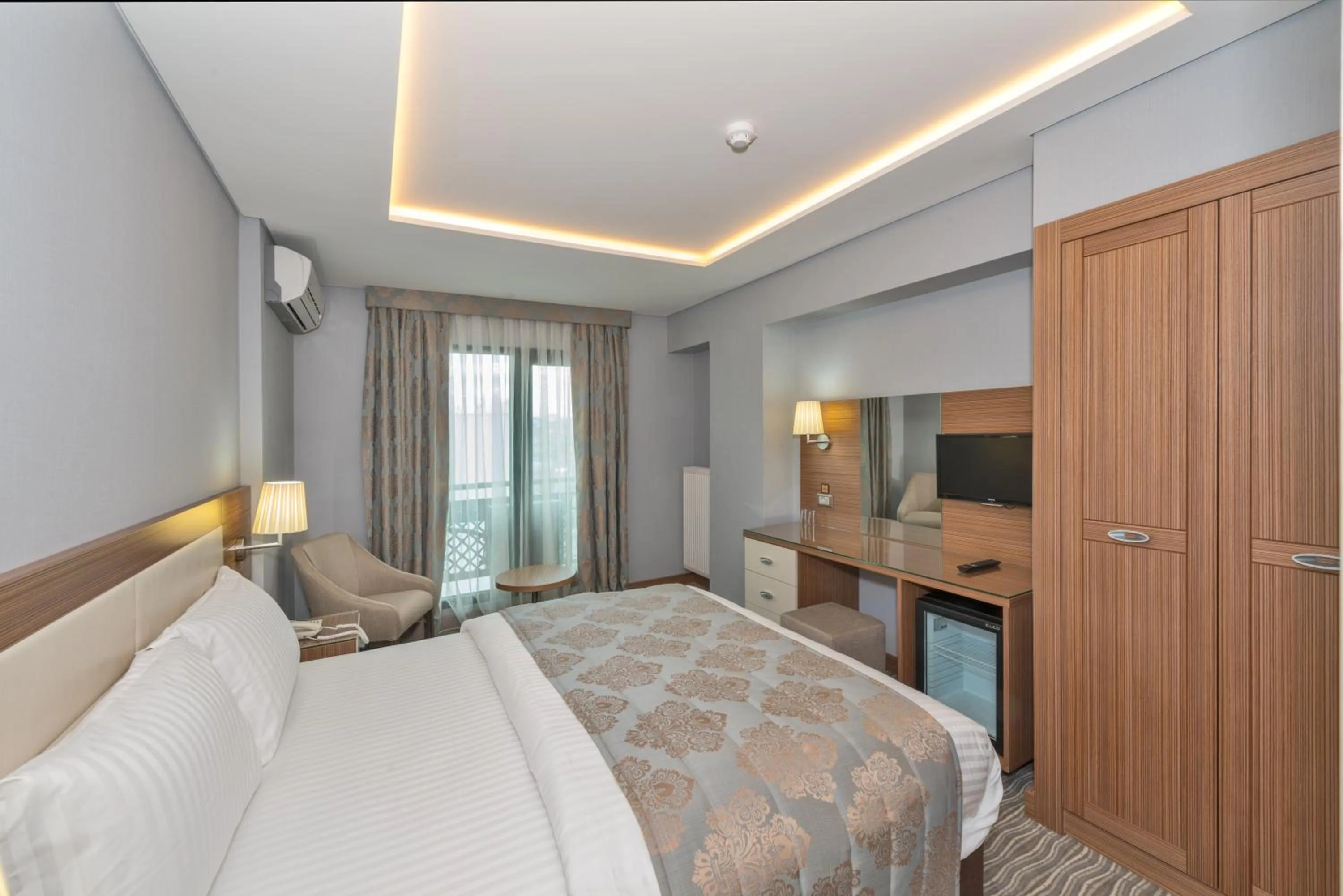 Bed in Floransa City Hotel