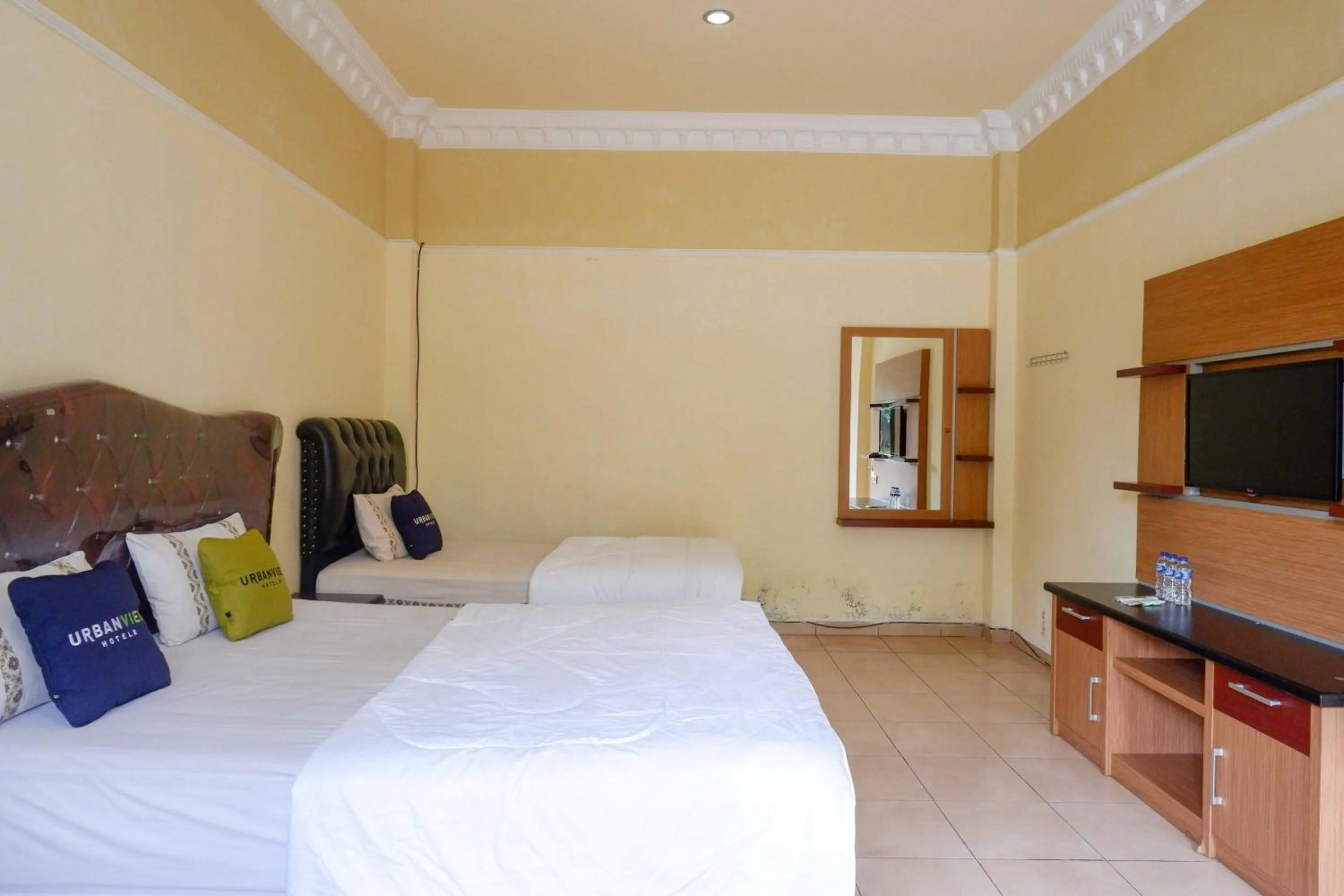 Bedroom, Bed in Urbanview Hotel Bergas Indah Bandungan by RedDoorz