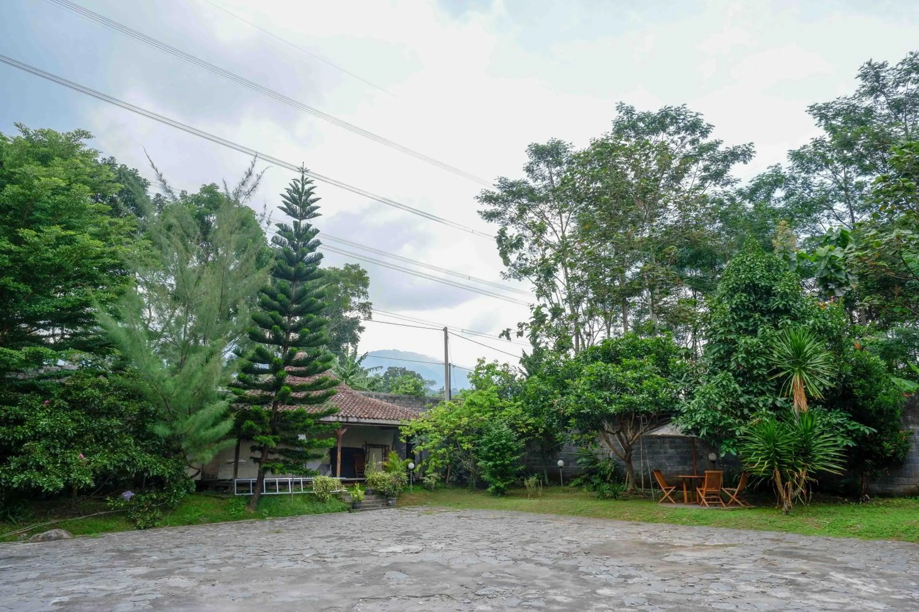 Garden in Urbanview Hotel Bergas Indah Bandungan by RedDoorz