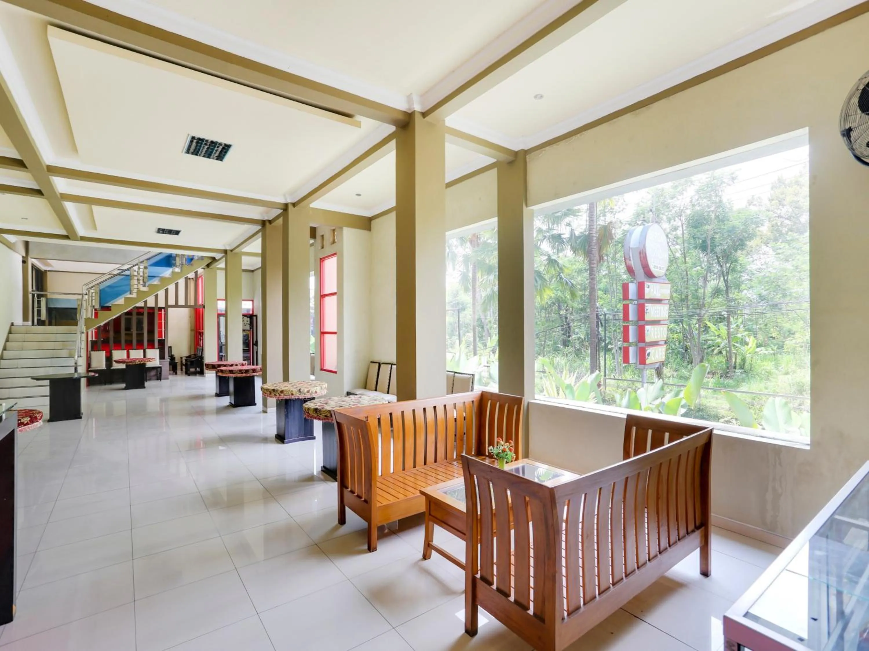 Restaurant/places to eat in Urbanview Hotel Bergas Indah Bandungan by RedDoorz