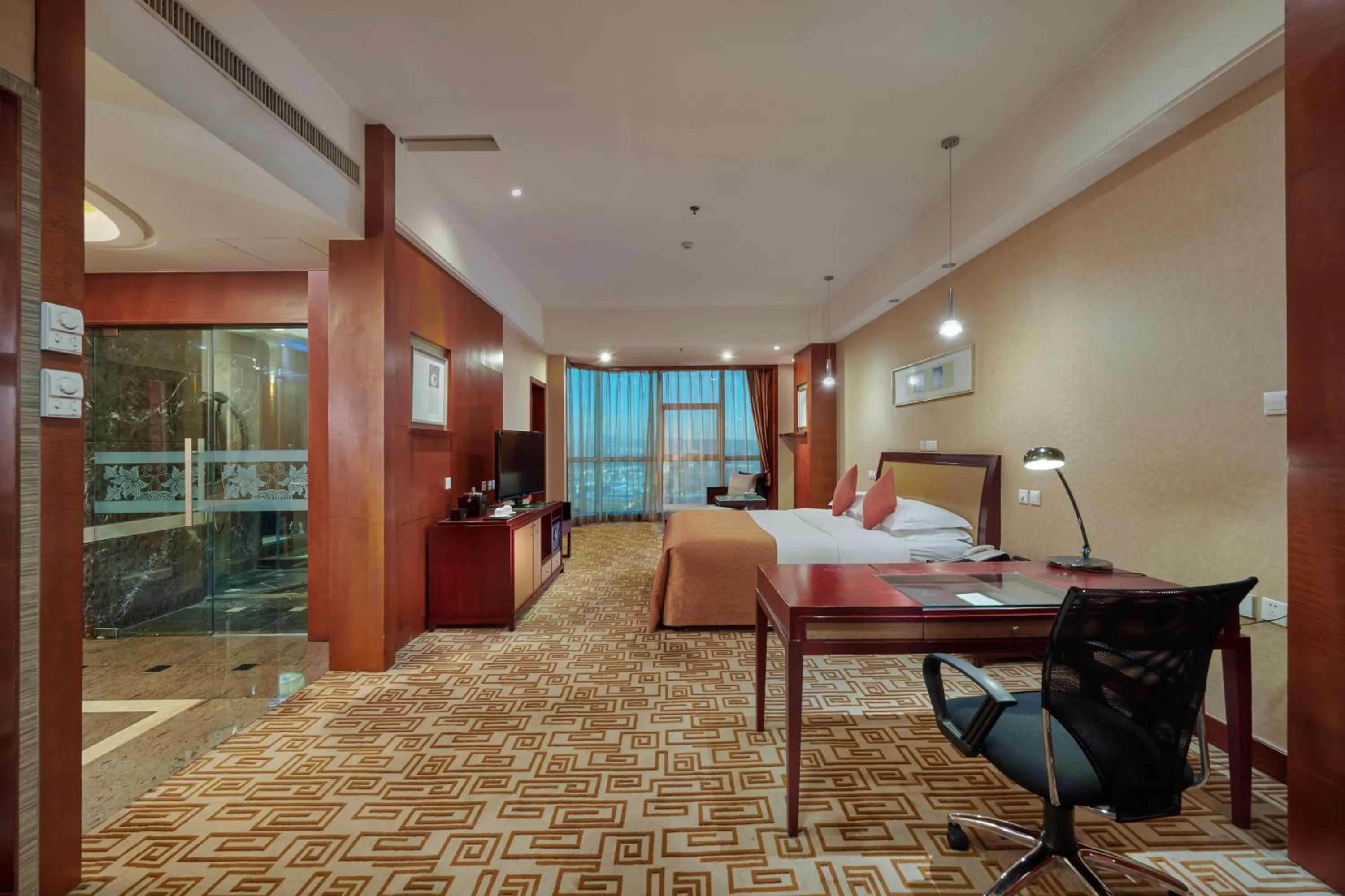 Photo of the whole room, Bed in Empark Grand Hotel Kunming