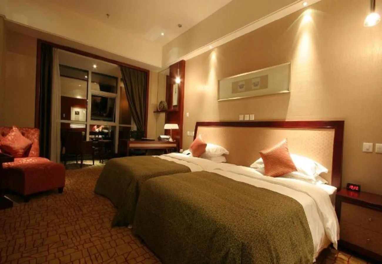Photo of the whole room, Bed in Empark Grand Hotel Kunming