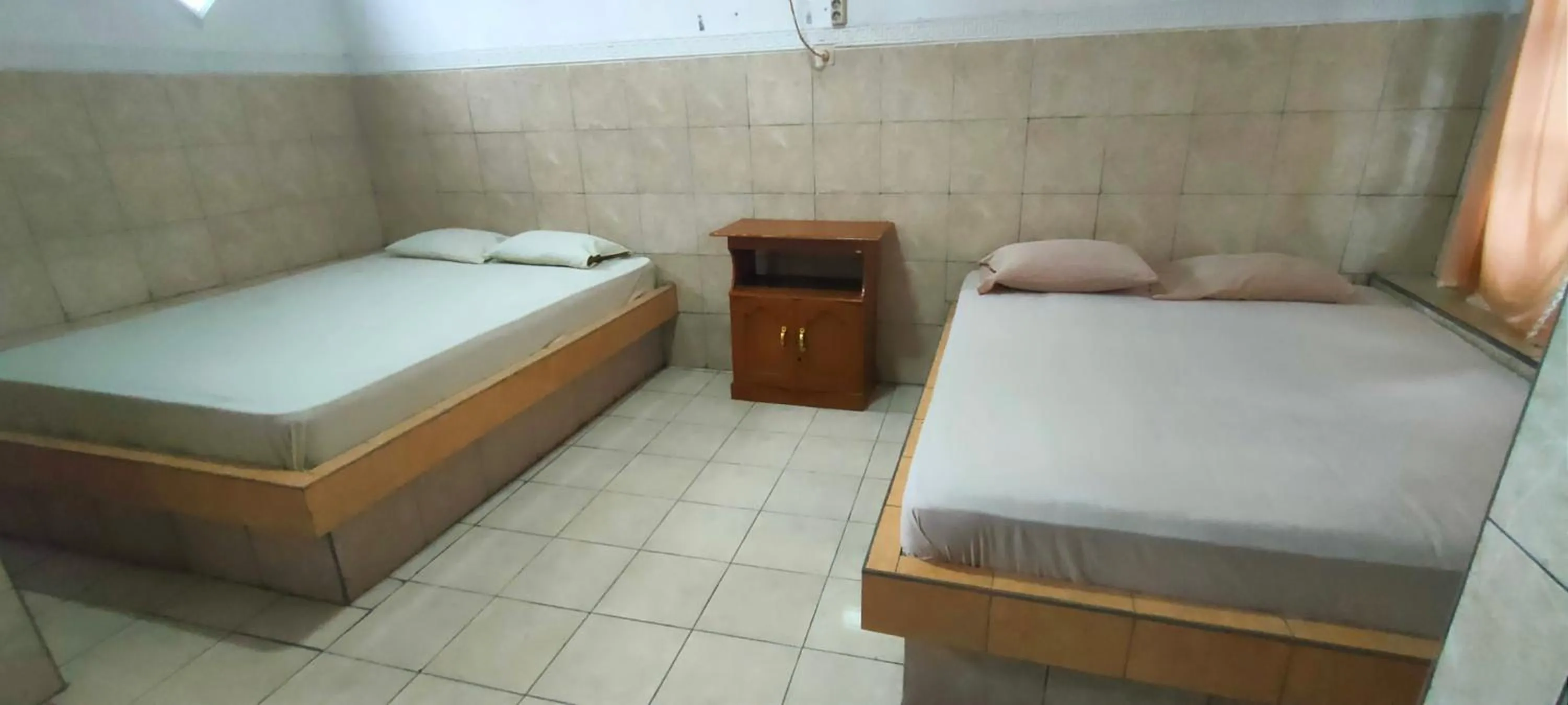 Bedroom, Bed in Hotel Arjuna Sari Bandungan