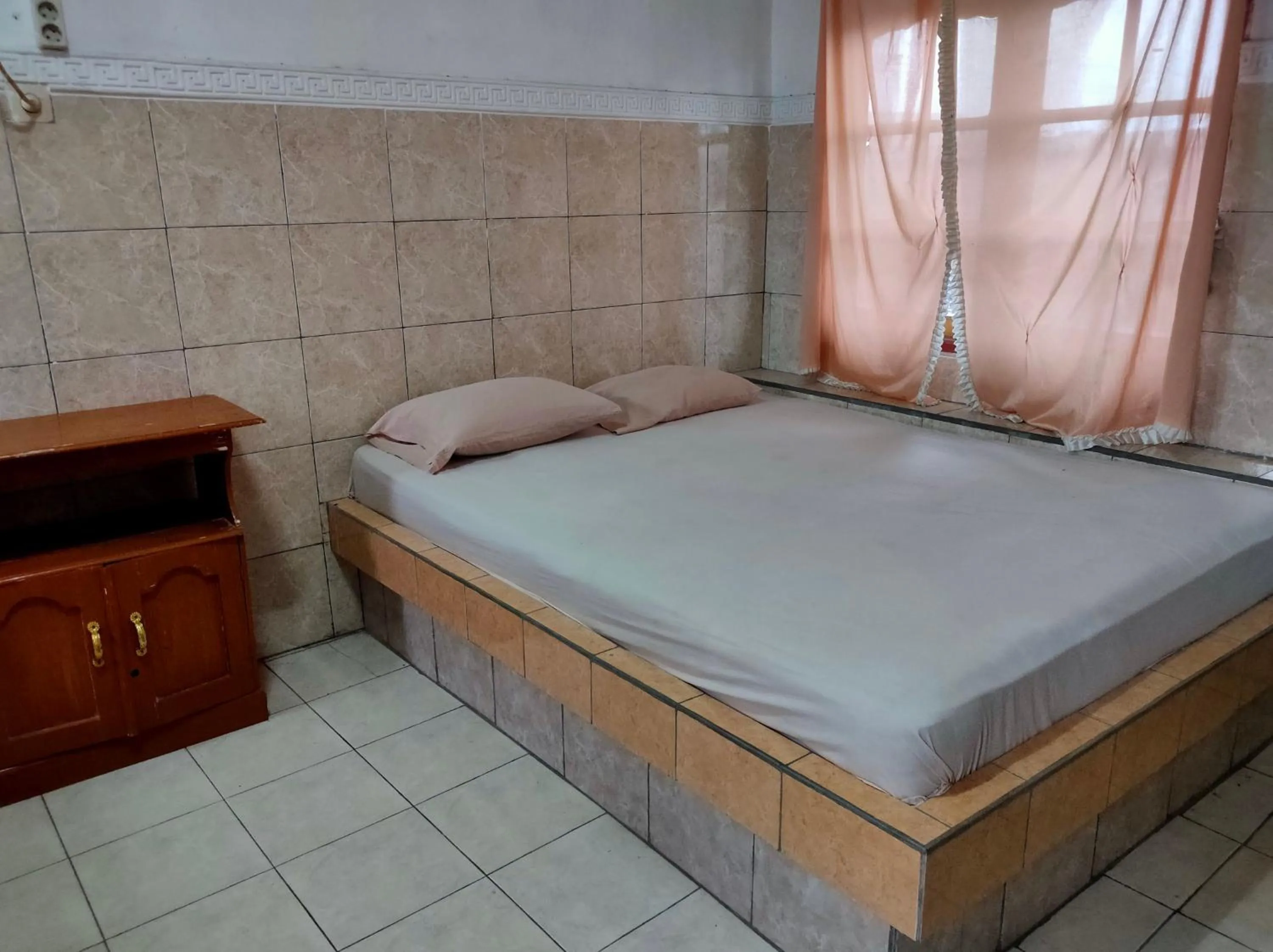 Bedroom, Bed in Hotel Arjuna Sari Bandungan