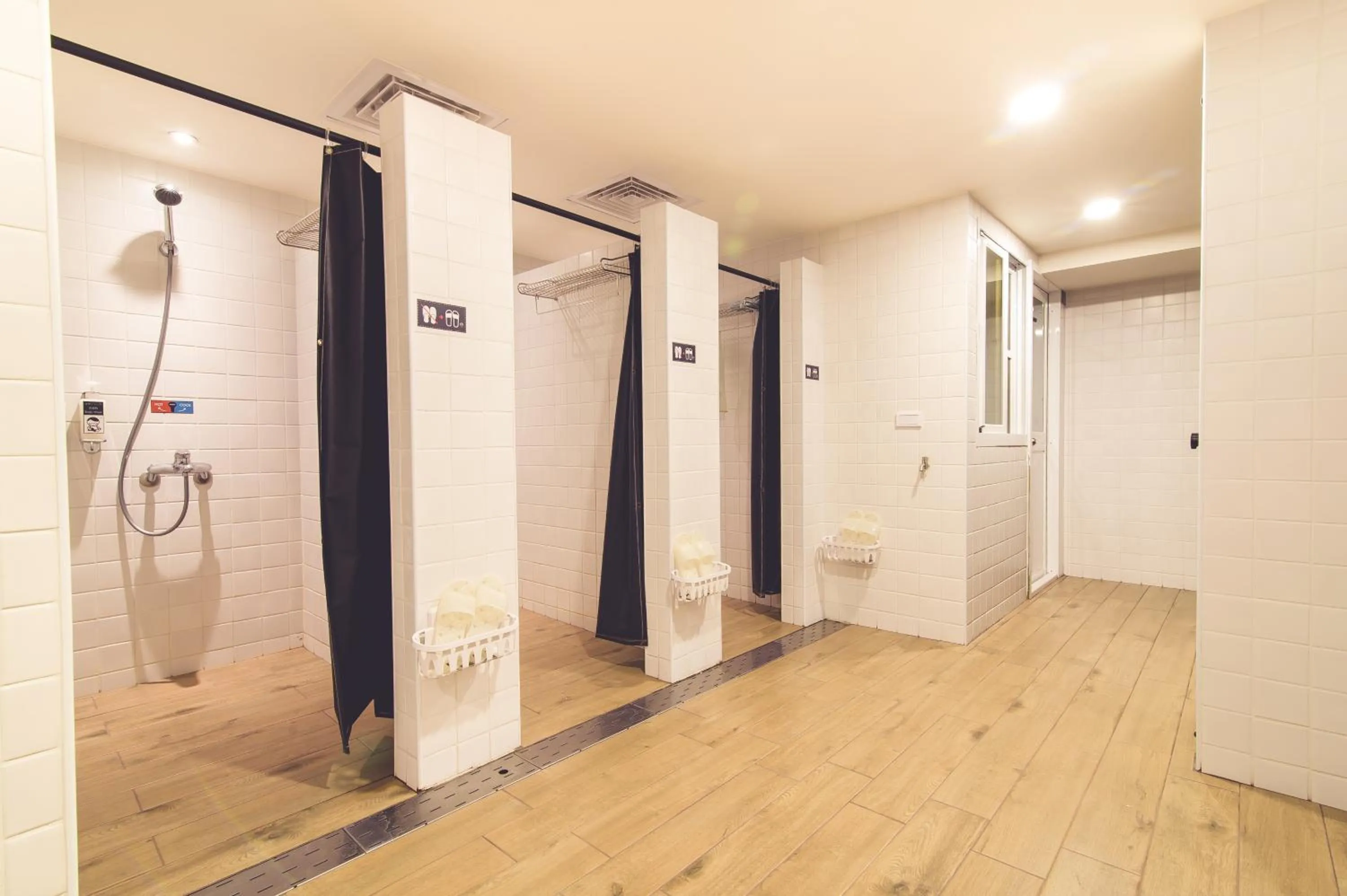 Shower in Ahiruyah Guesthouse