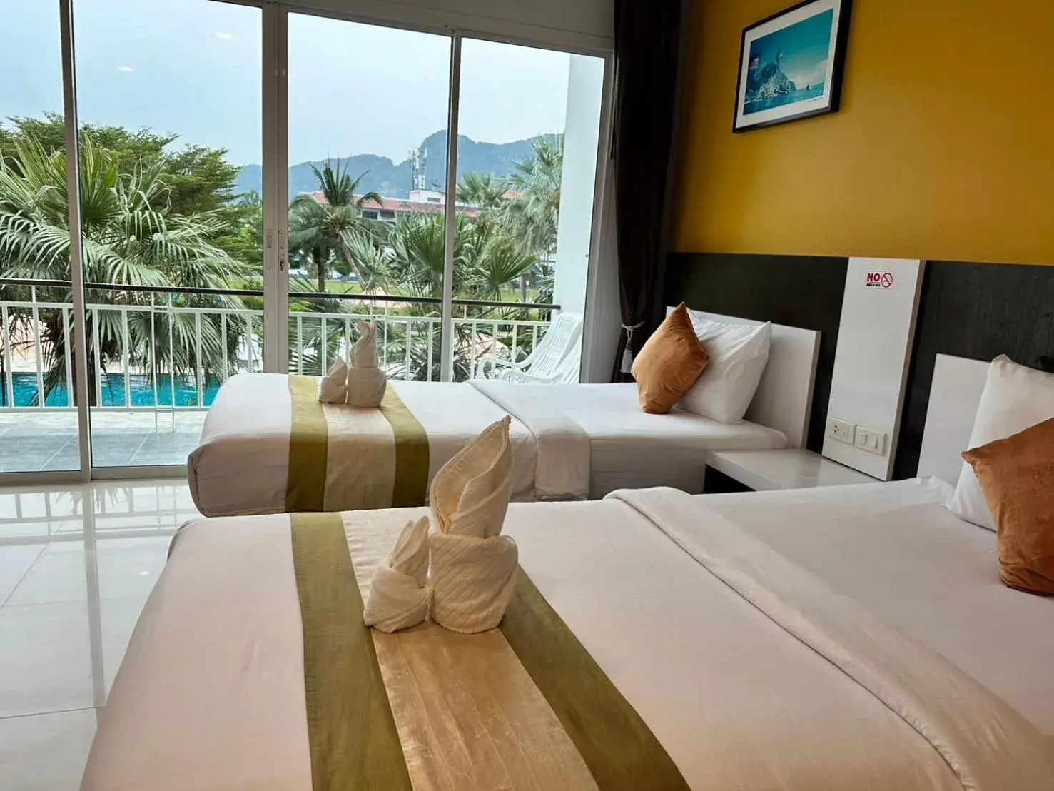 Deluxe Twin Room in Gypsy Sea View Resort- Phi Phi Island Deluxe Twin Room in Gypsy Sea View Resort- Phi Phi Island