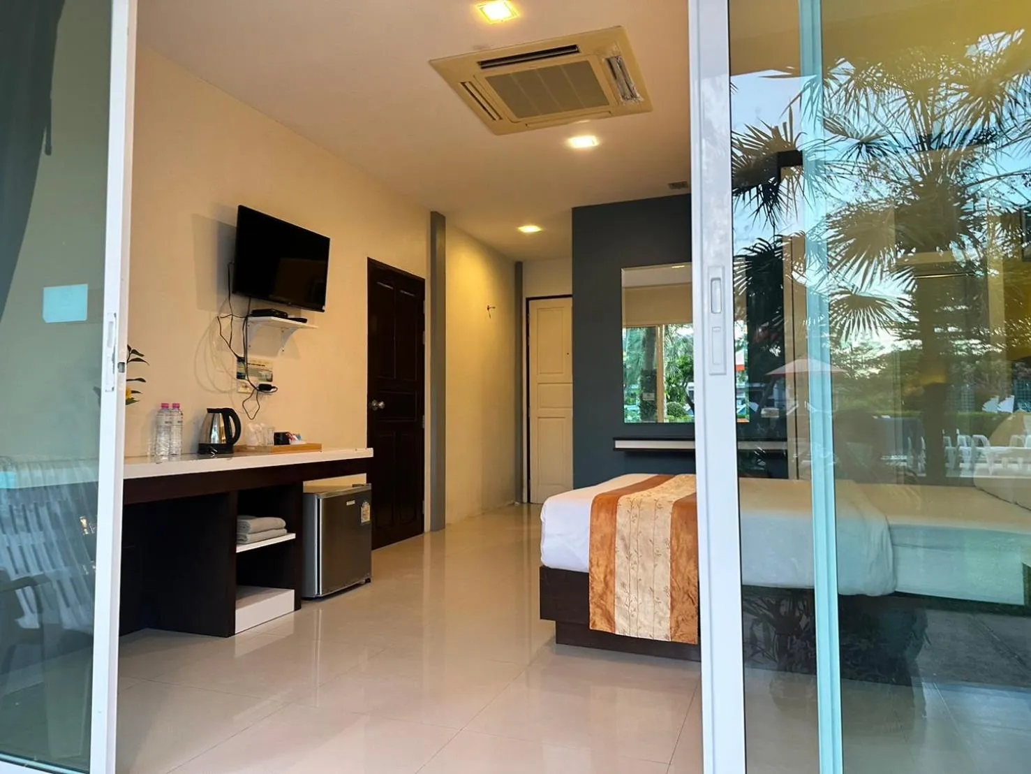 Bed in Gypsy Sea View Resort- Phi Phi Island