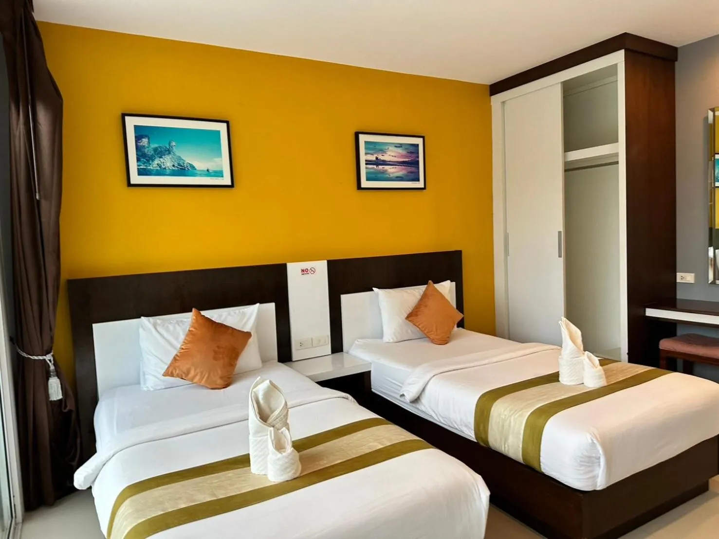 Bed in Gypsy Sea View Resort- Phi Phi Island