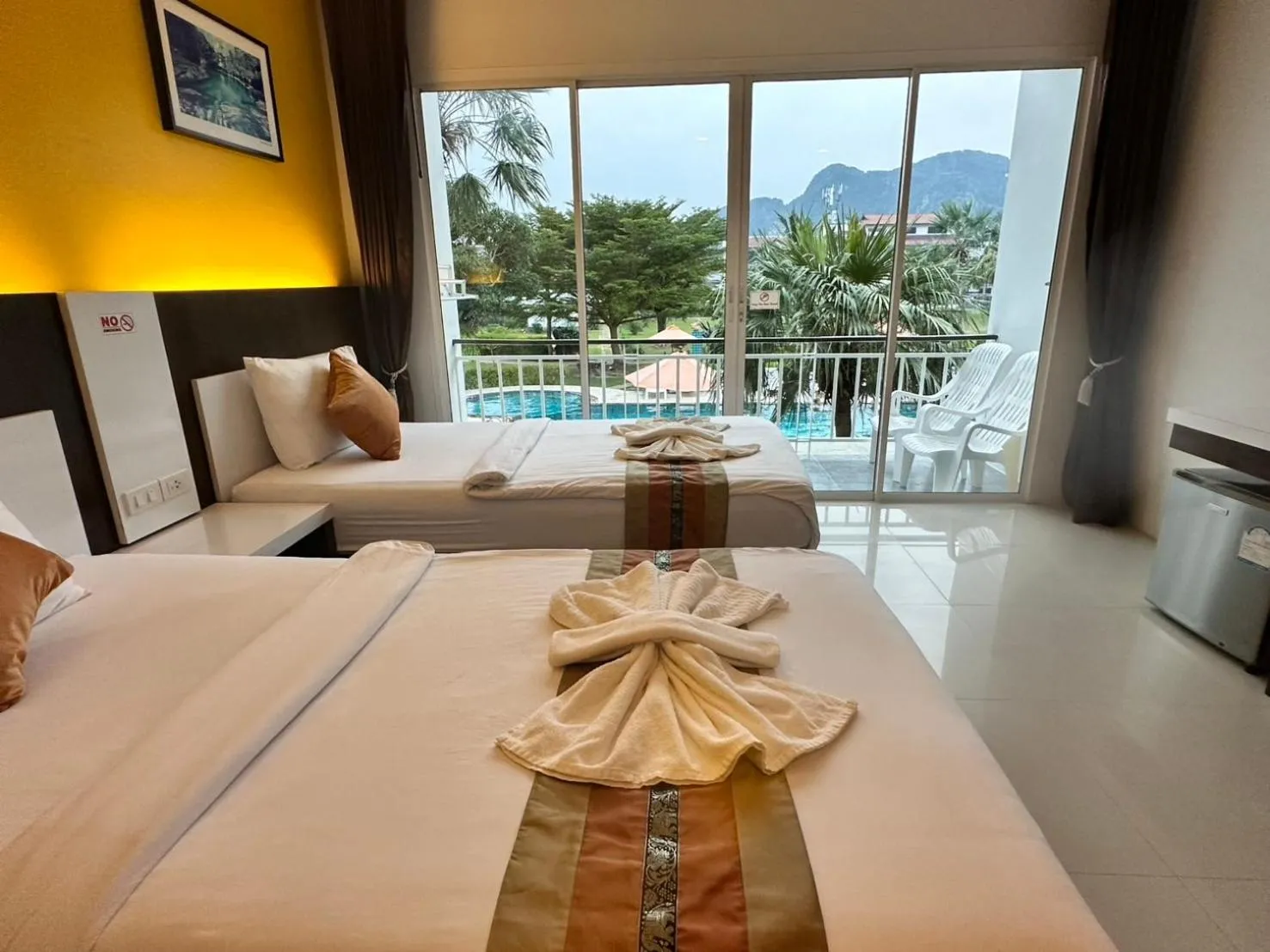 Pool view, Bed in Gypsy Sea View Resort- Phi Phi Island