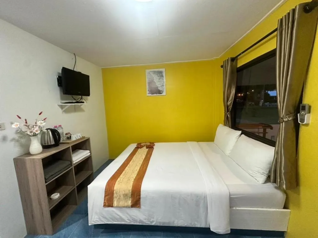 Bed in Gypsy Sea View Resort- Phi Phi Island