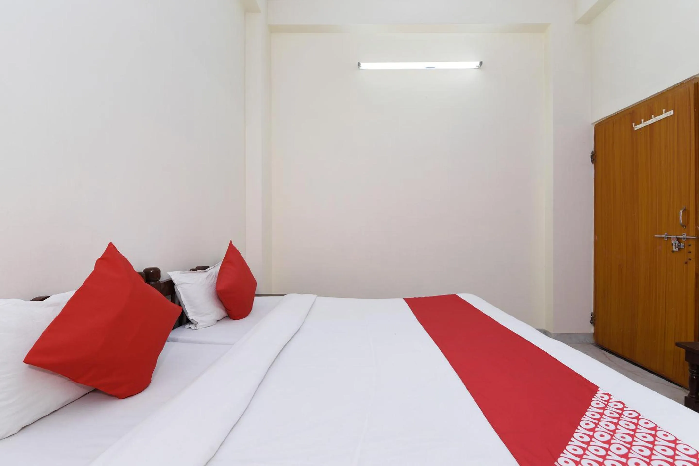 Bedroom, Bed in Hotel Green Valley Ranthambhore