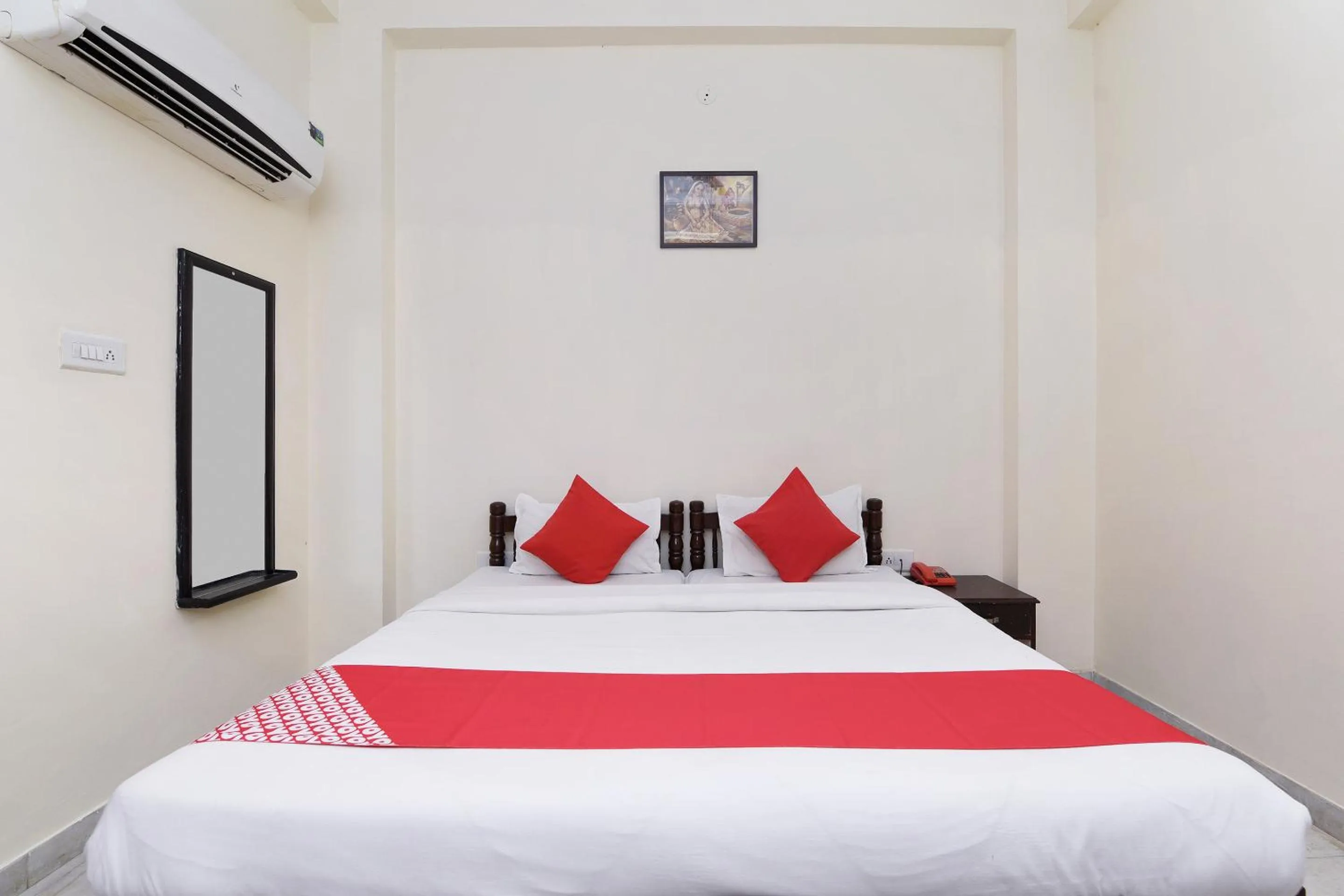 Bedroom, Bed in Hotel Green Valley Ranthambhore