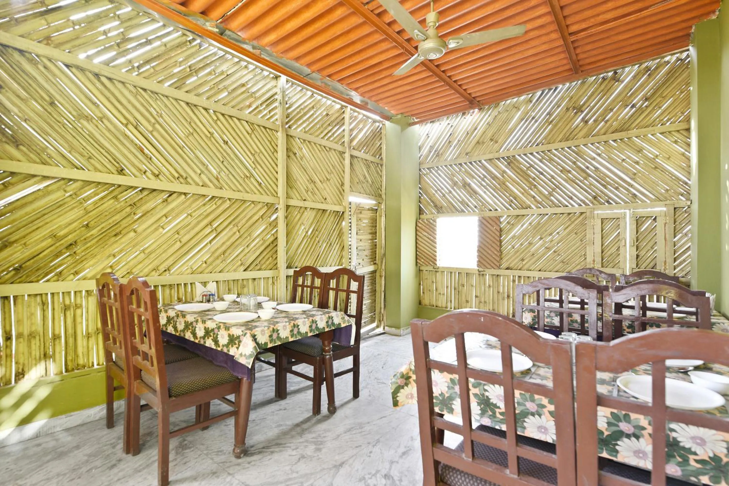 Restaurant/places to eat in Hotel Green Valley Ranthambhore