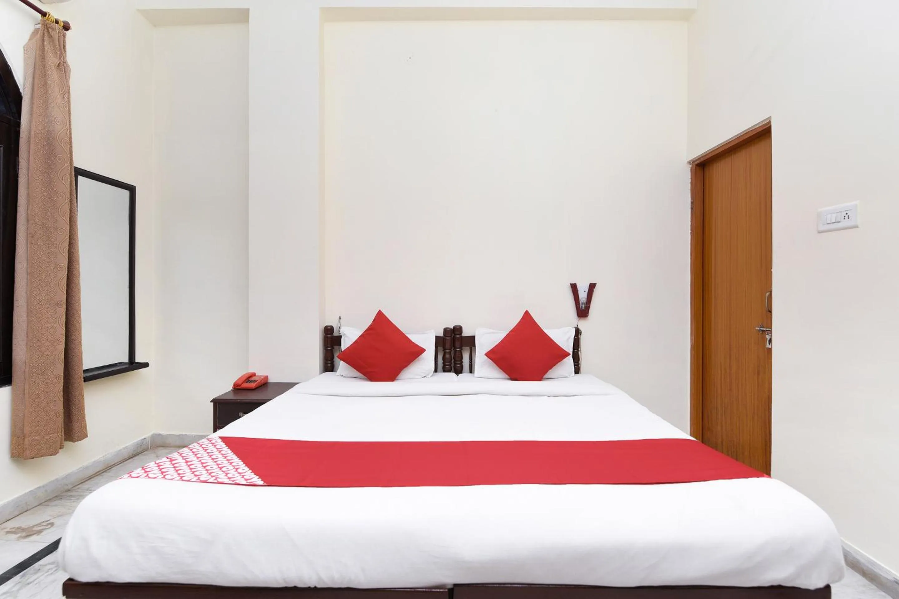 Bedroom, Bed in Hotel Green Valley Ranthambhore