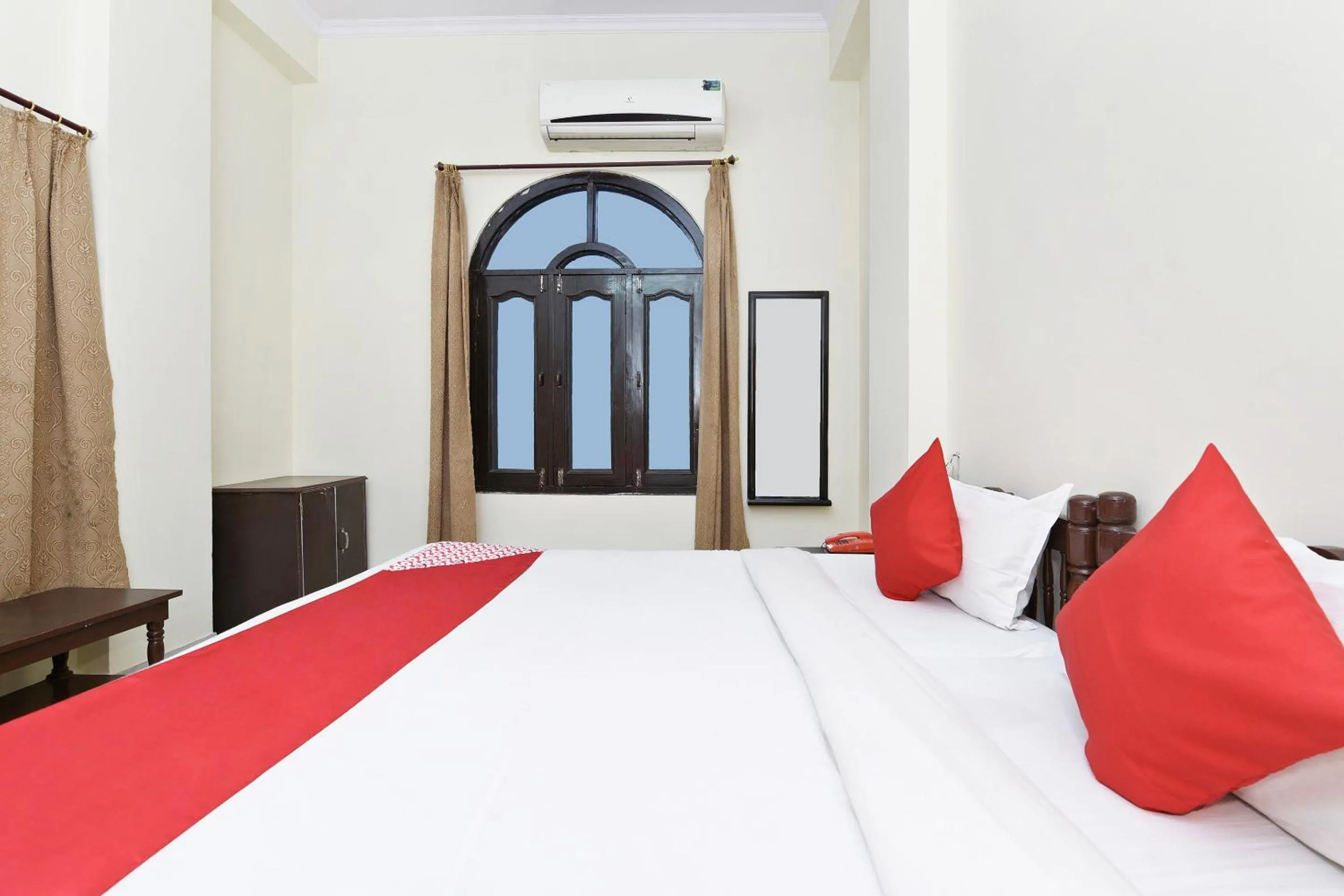 Bedroom, Bed in Hotel Green Valley Ranthambhore