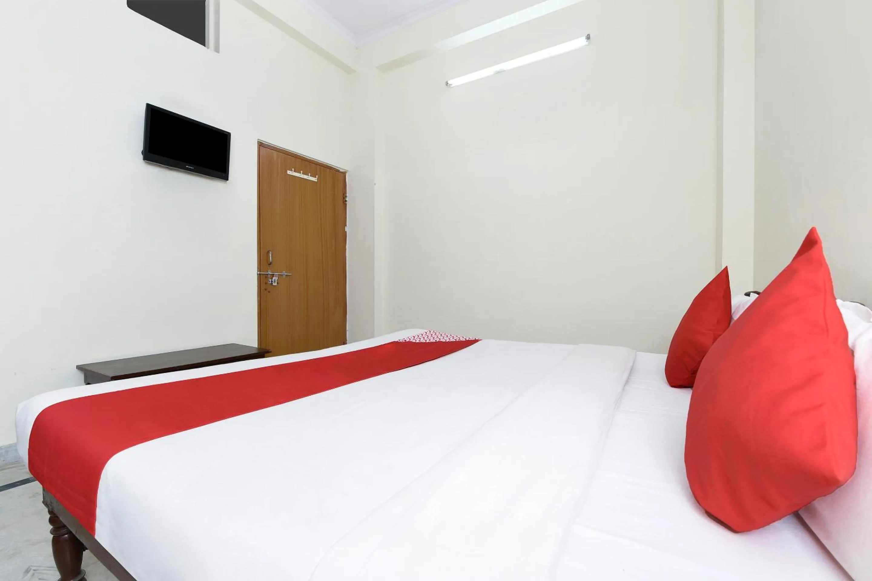 Bedroom, Bed in Hotel Green Valley Ranthambhore