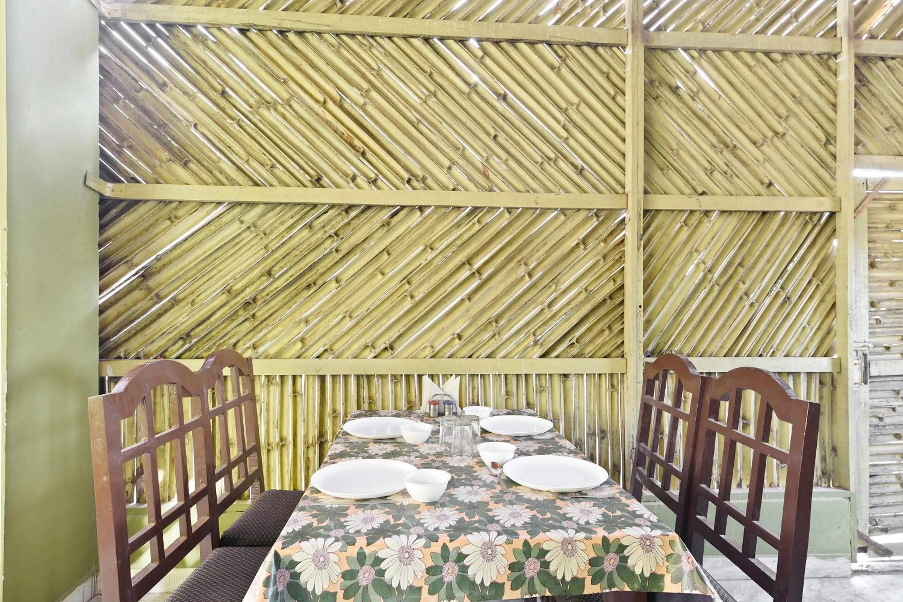 Restaurant/places to eat in Hotel Green Valley Ranthambhore