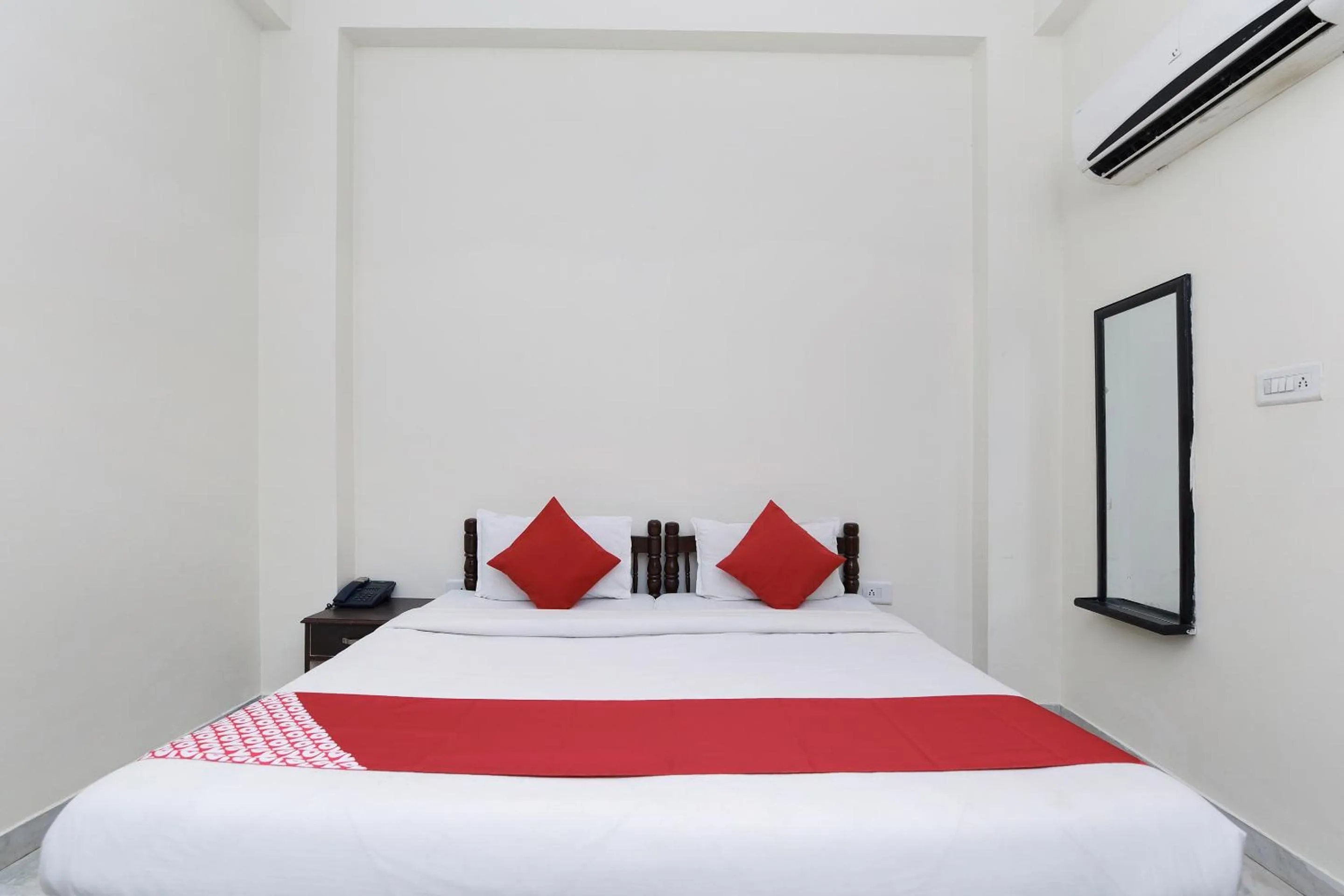 Bedroom, Bed in Hotel Green Valley Ranthambhore