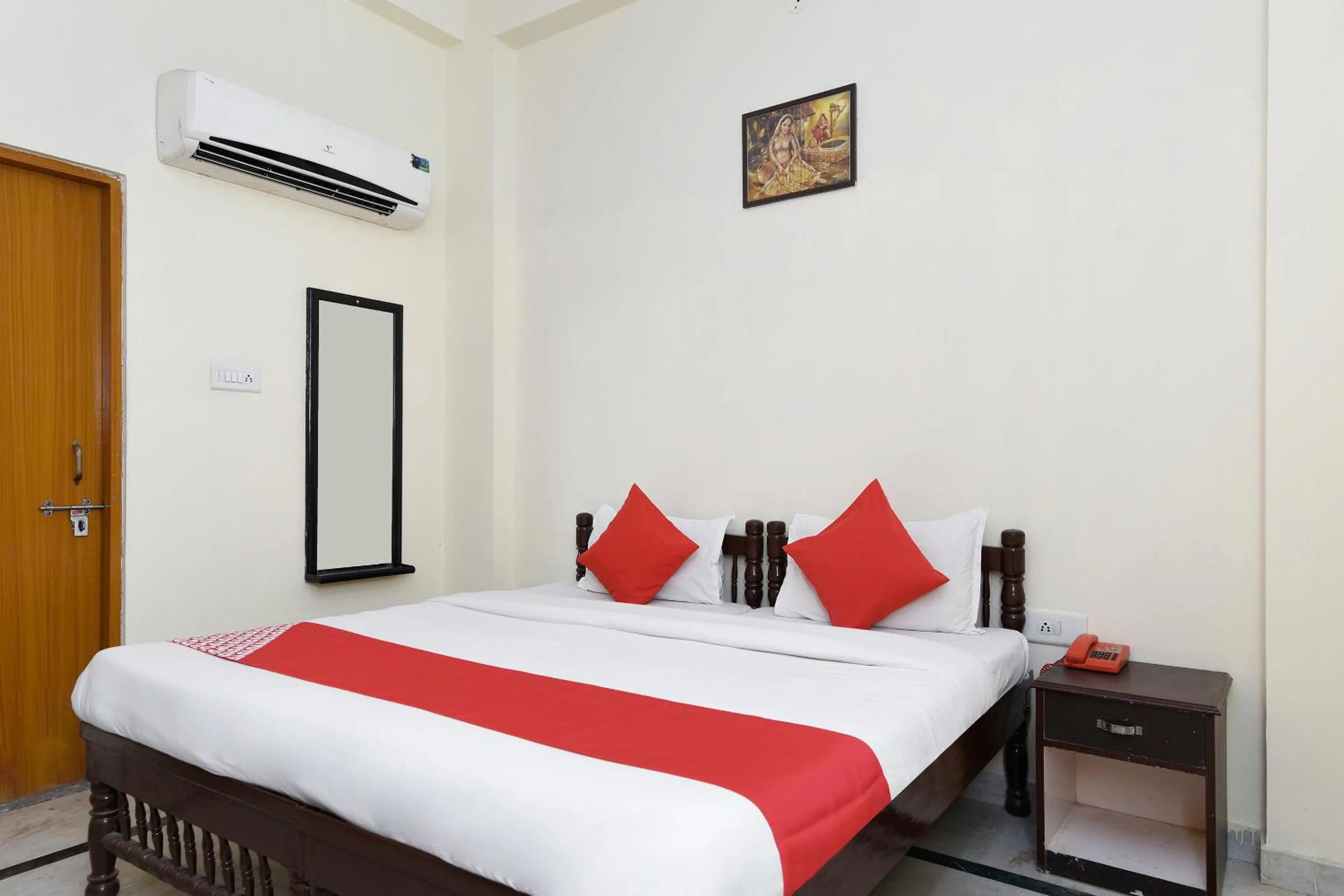 Bedroom, Bed in Hotel Green Valley Ranthambhore