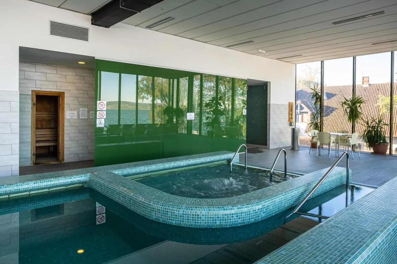 Shower in BL Garden Panzió