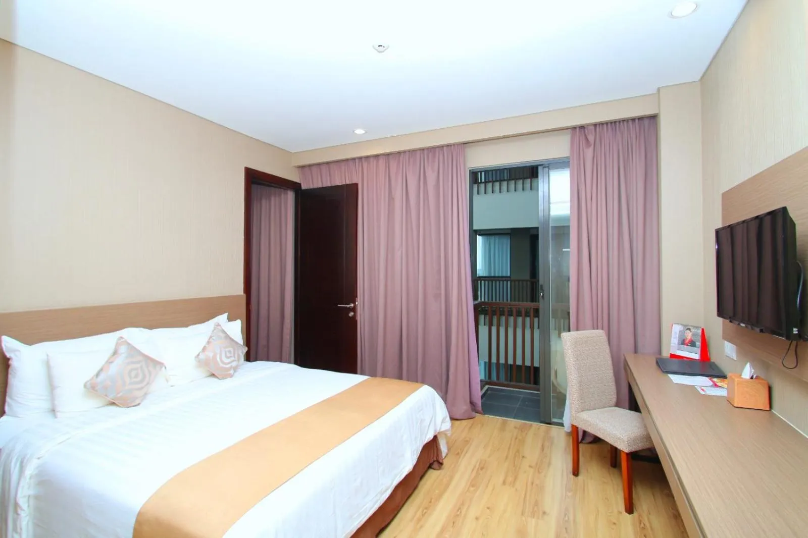 Bedroom, Bed in Swiss-Belhotel Sorong