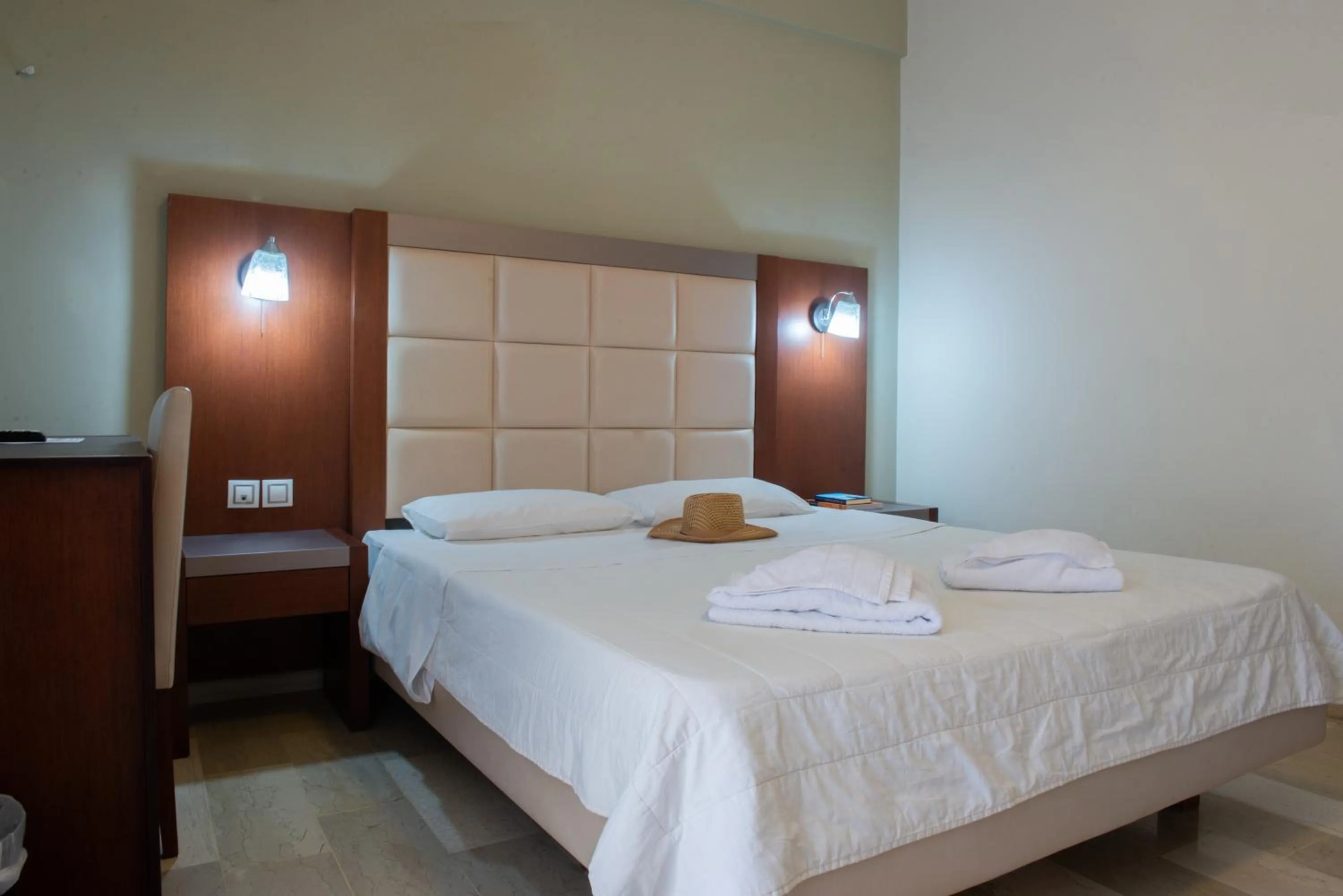 Bed in GOLDEN SUN Κokkoni Beach Hotel